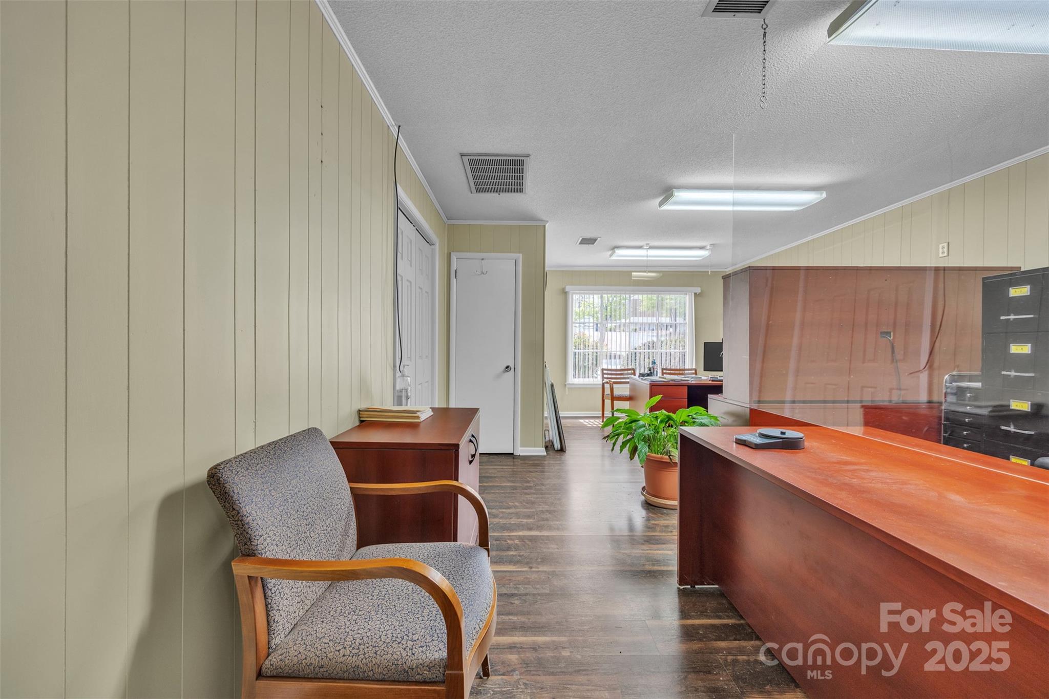 10 1st Avenue NW