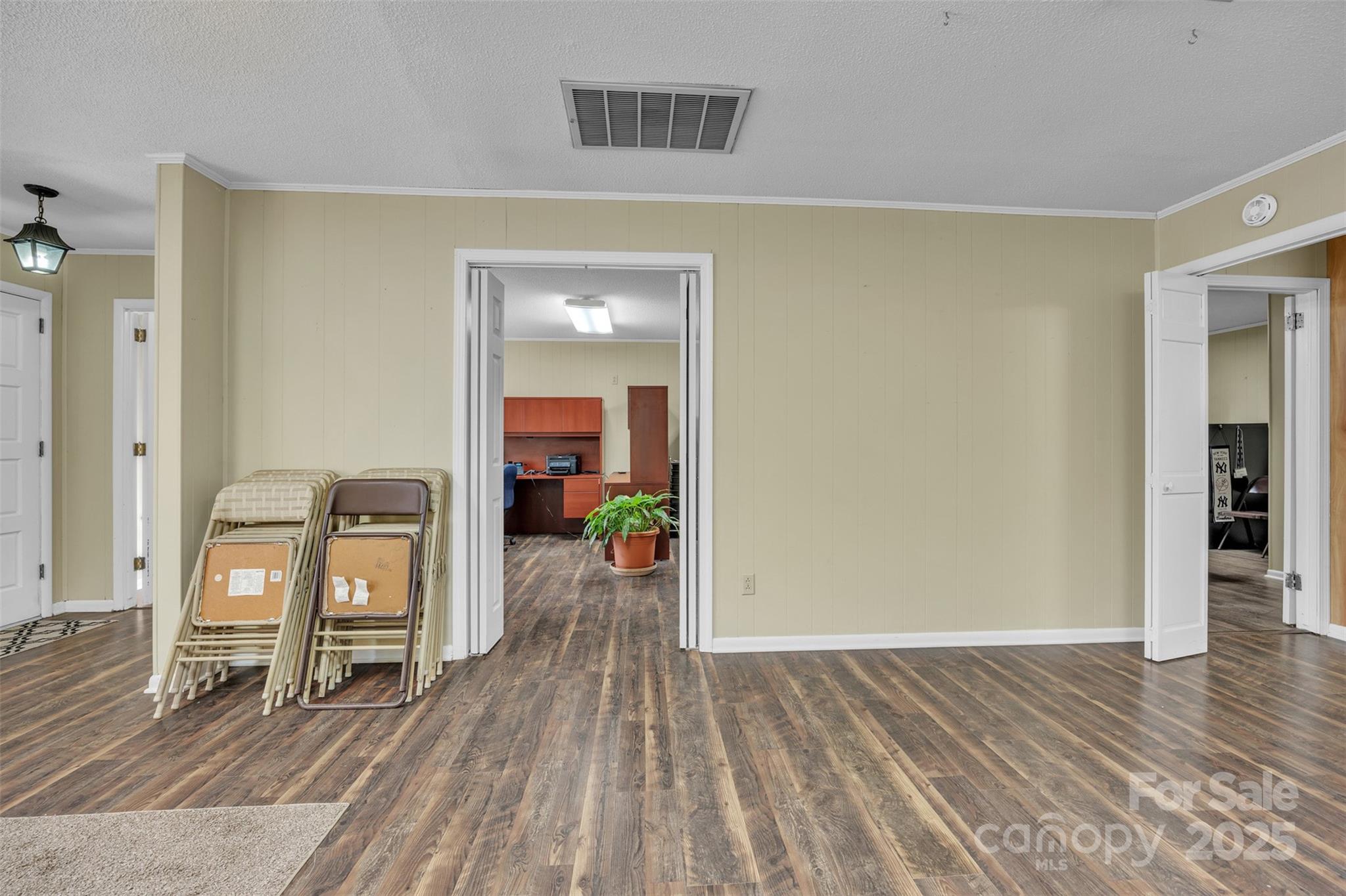 10 1st Avenue NW