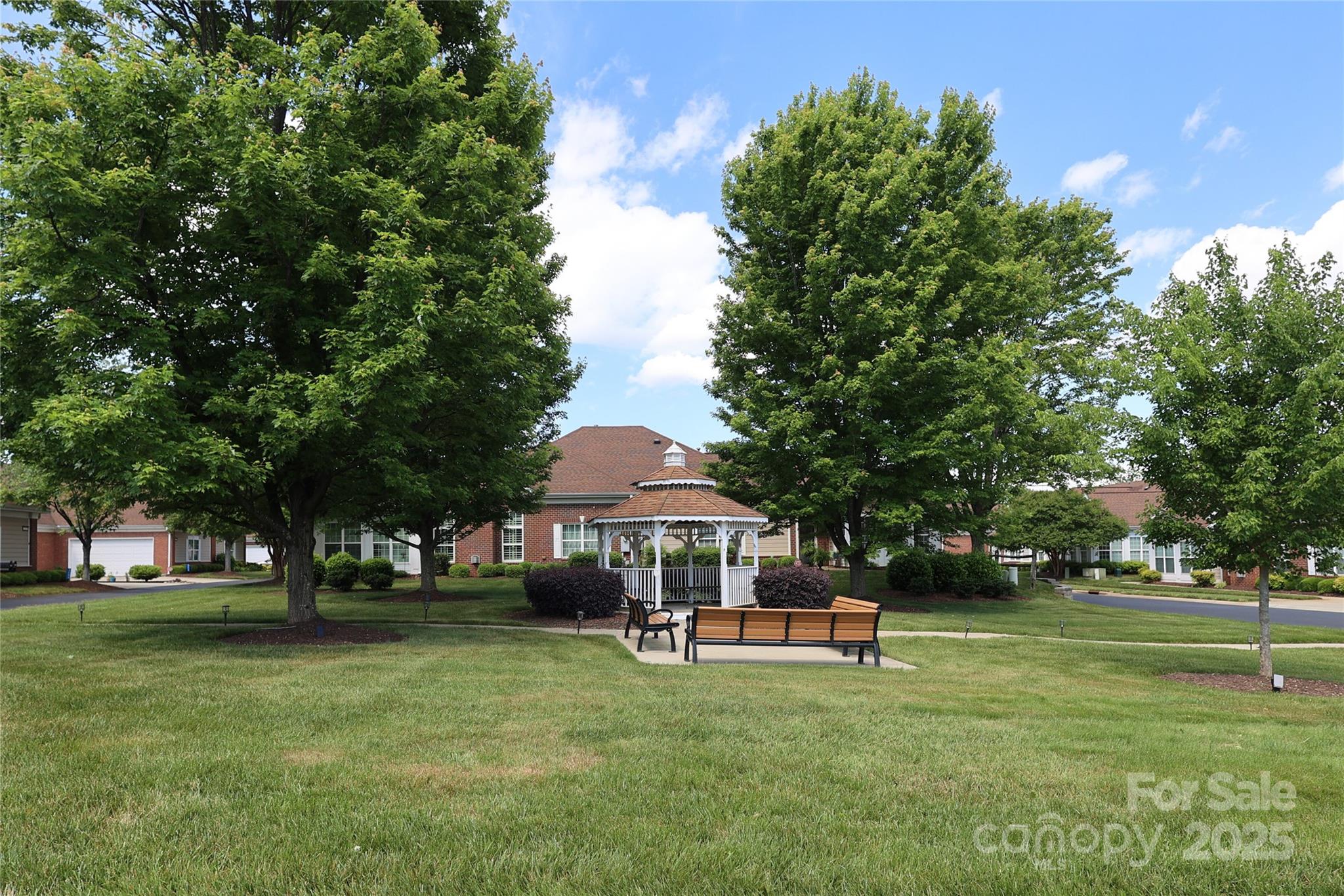 2114 N Castle Court