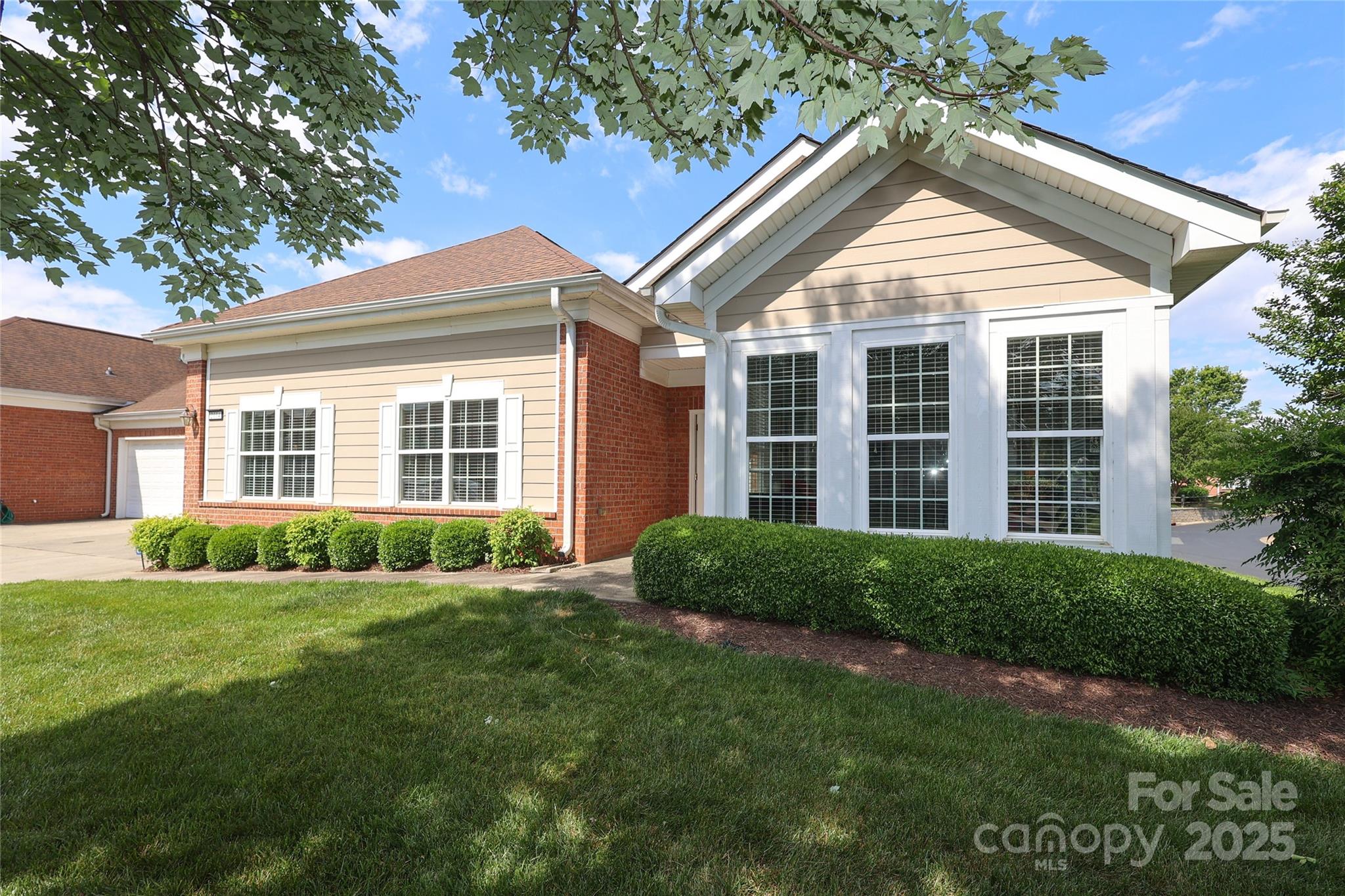 2114 N Castle Court
