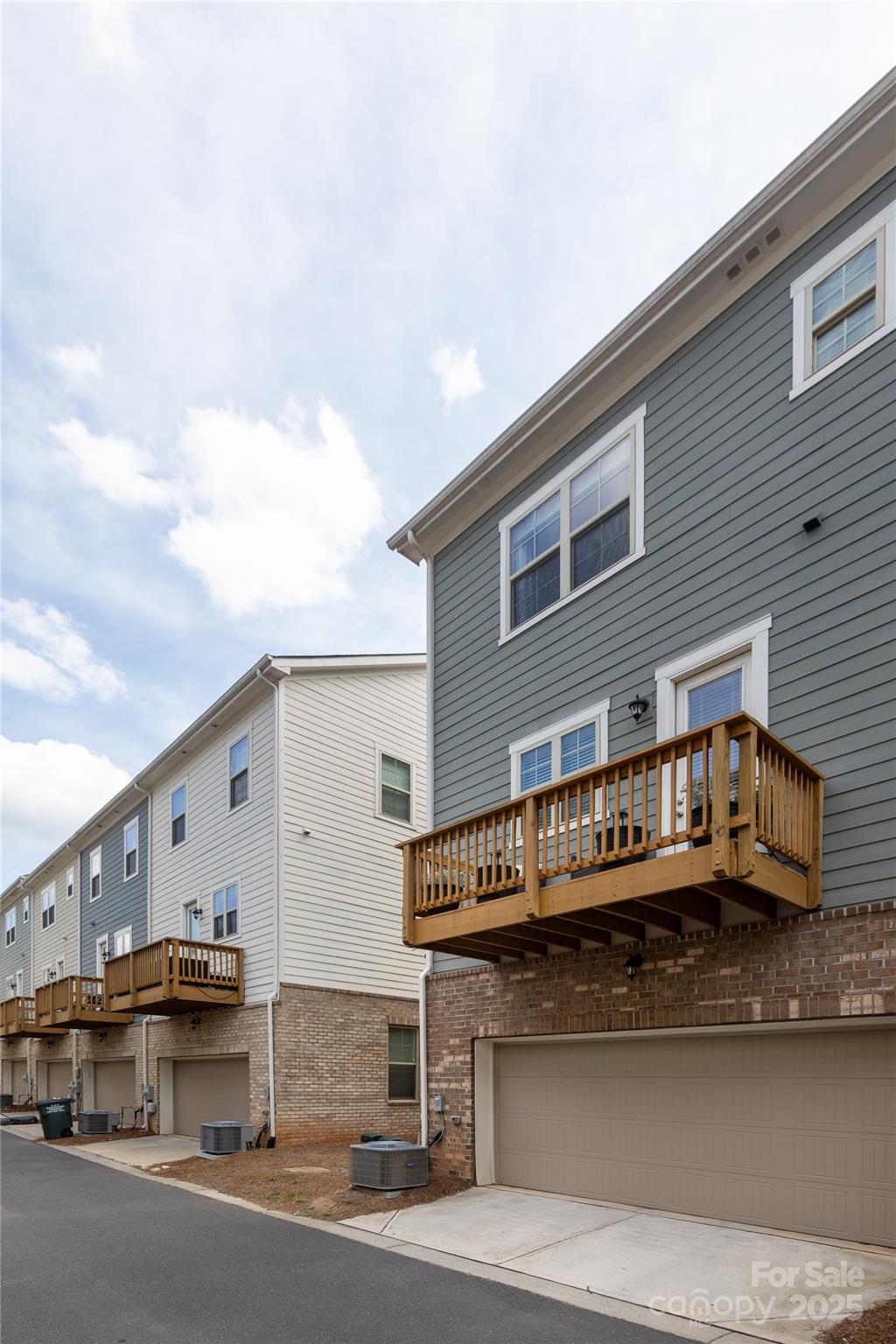 9521 AINSLIE DOWNS Street