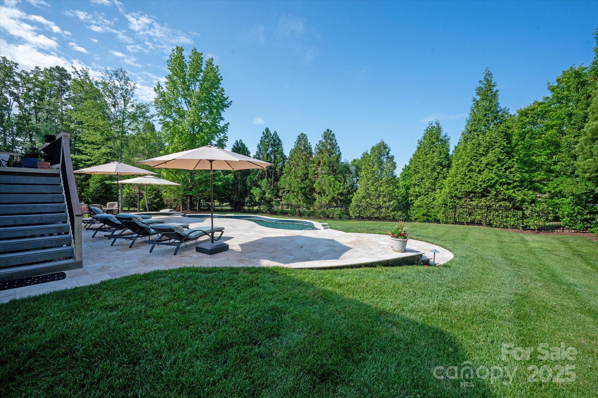 7507 Meadowgate Lane