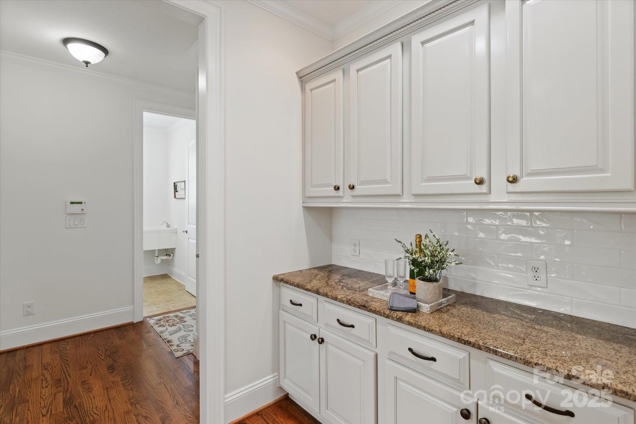 7507 Meadowgate Lane