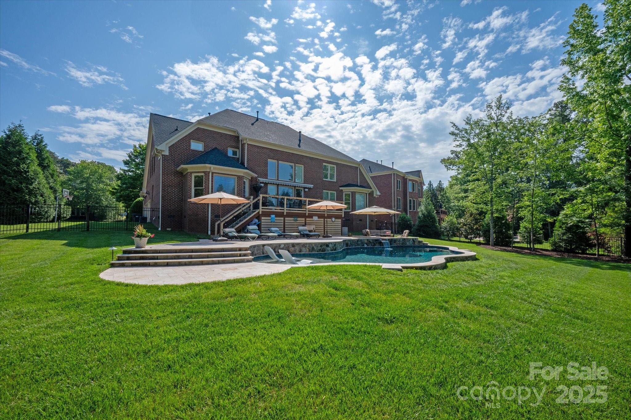 7507 Meadowgate Lane