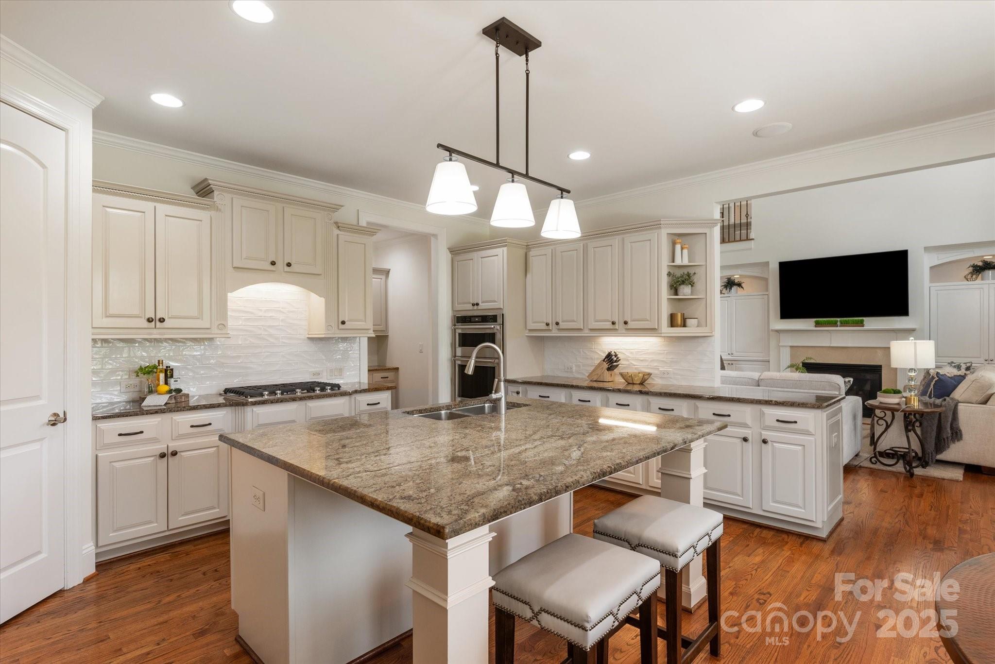 7507 Meadowgate Lane