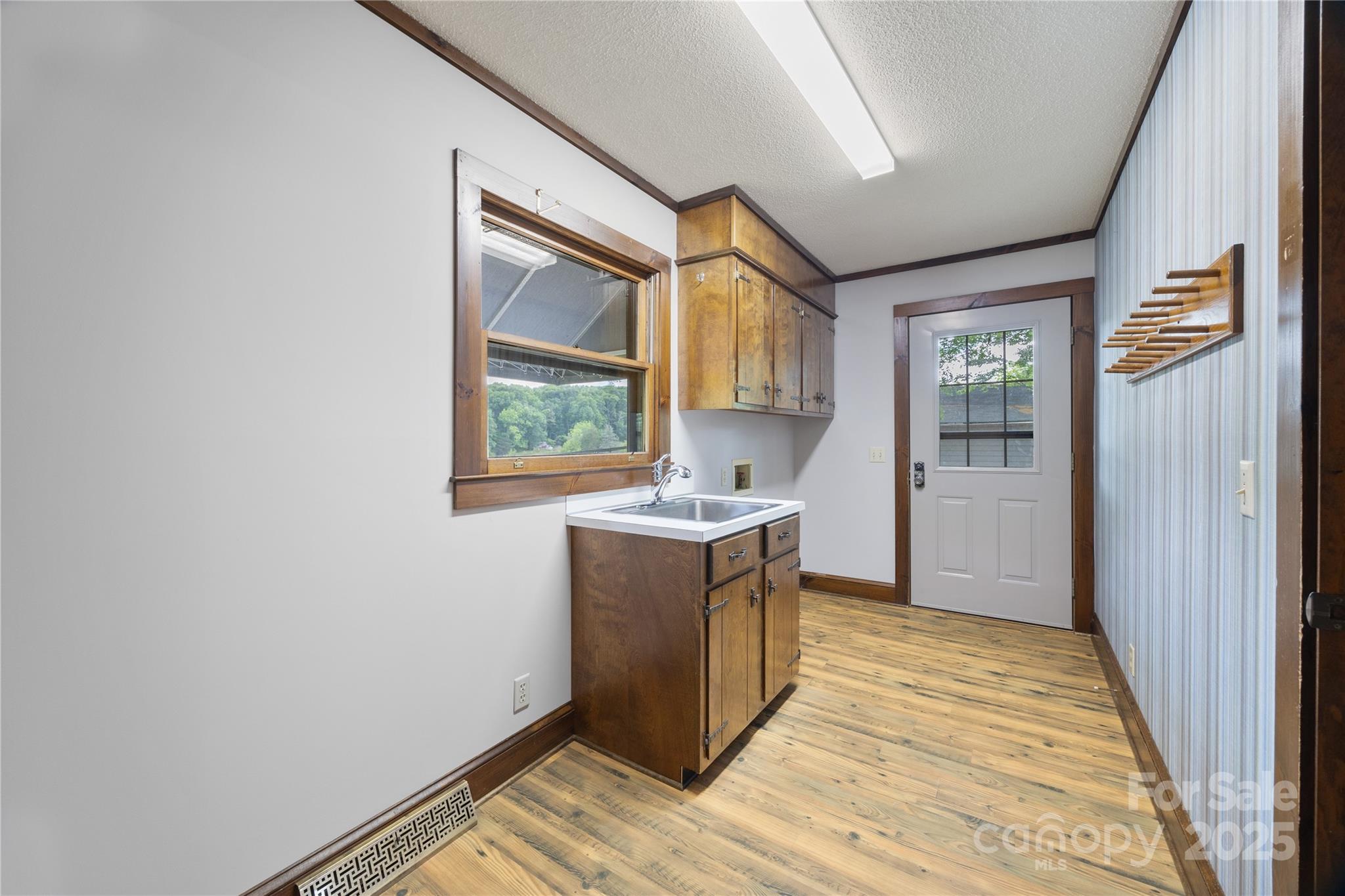 5200 Winding Lane