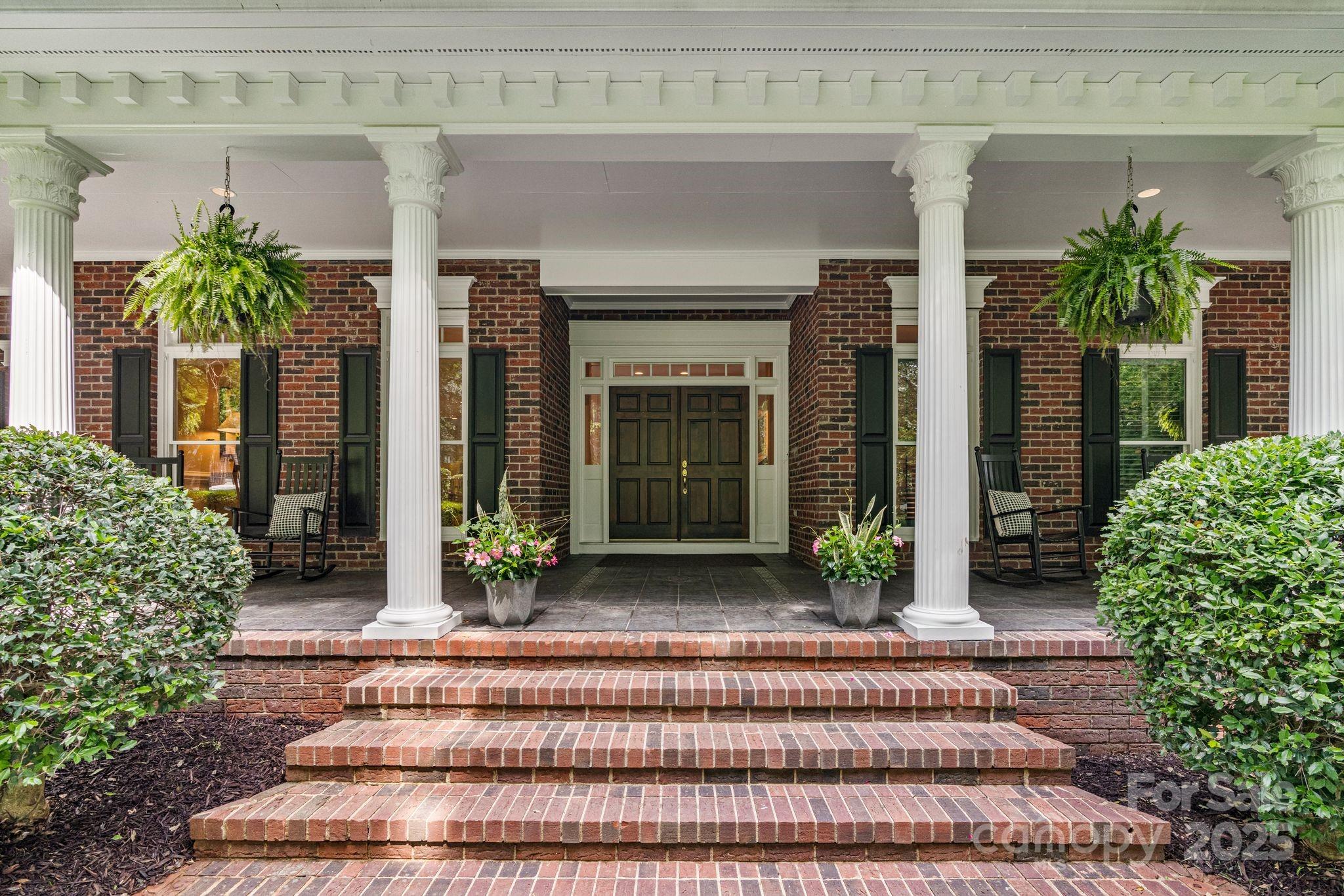 4920 Parview Drive S