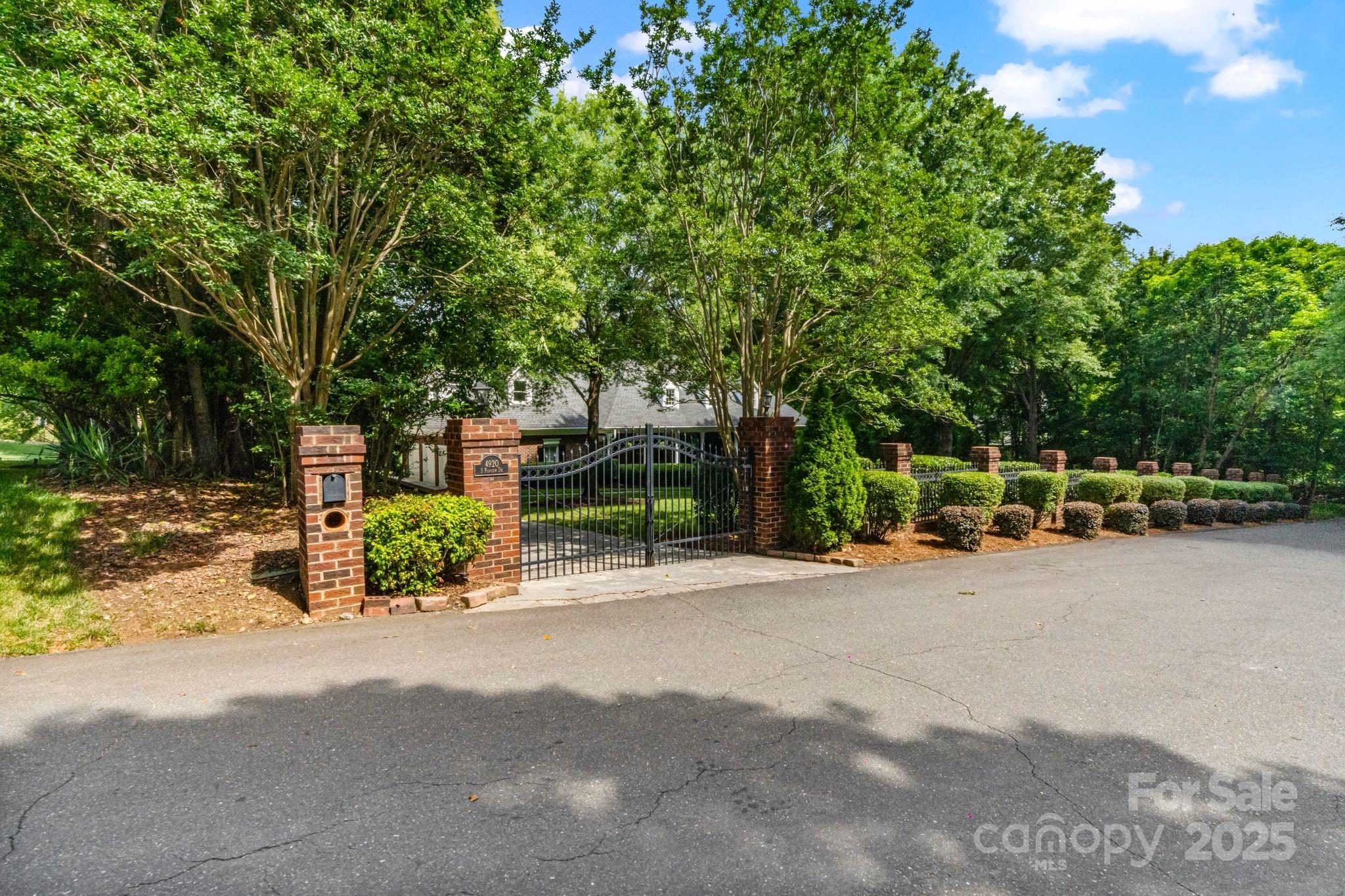 4920 Parview Drive S