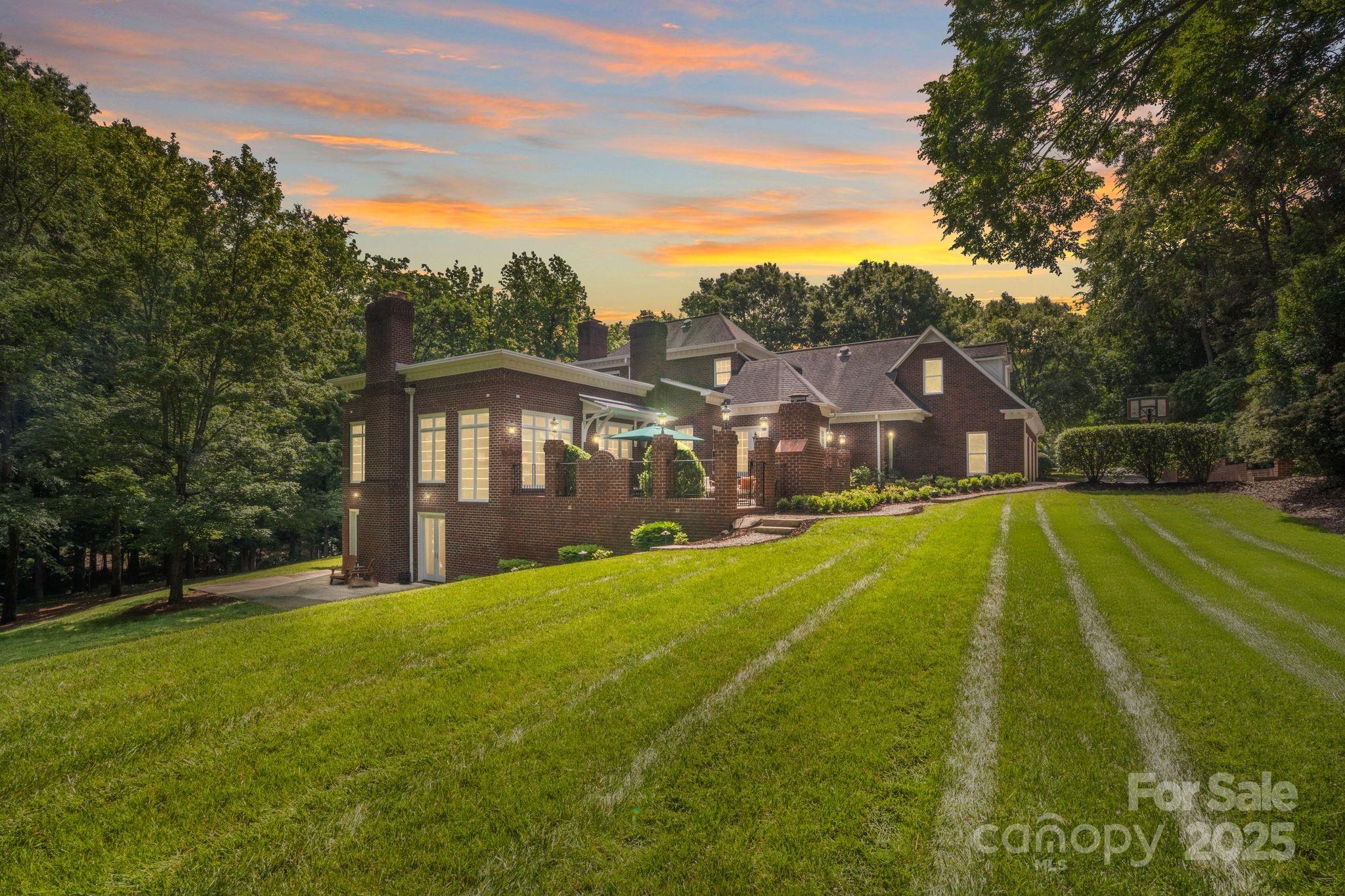 4920 Parview Drive S