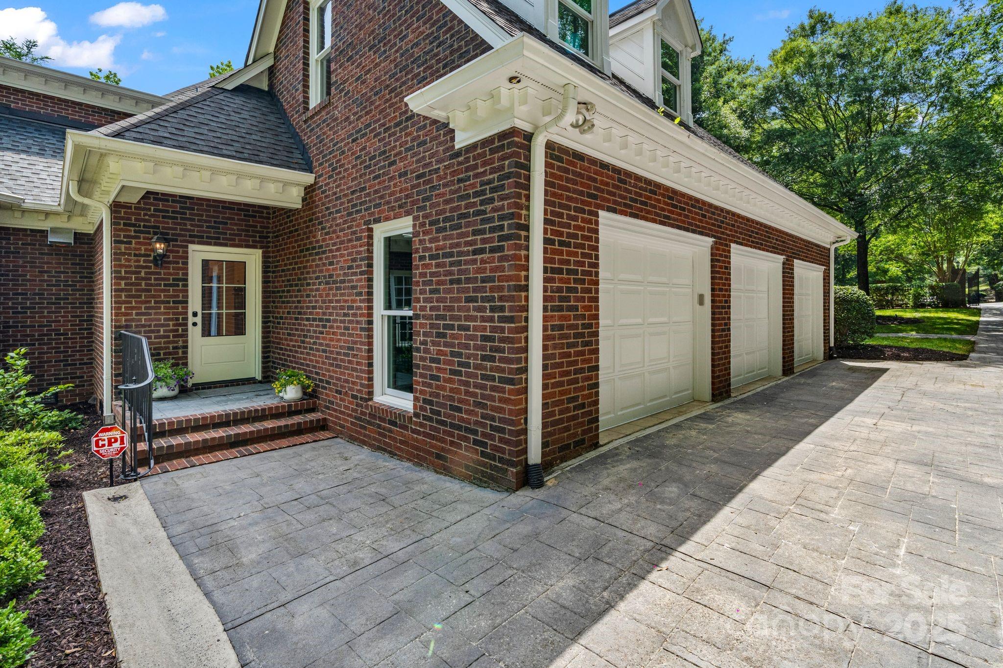 4920 Parview Drive S