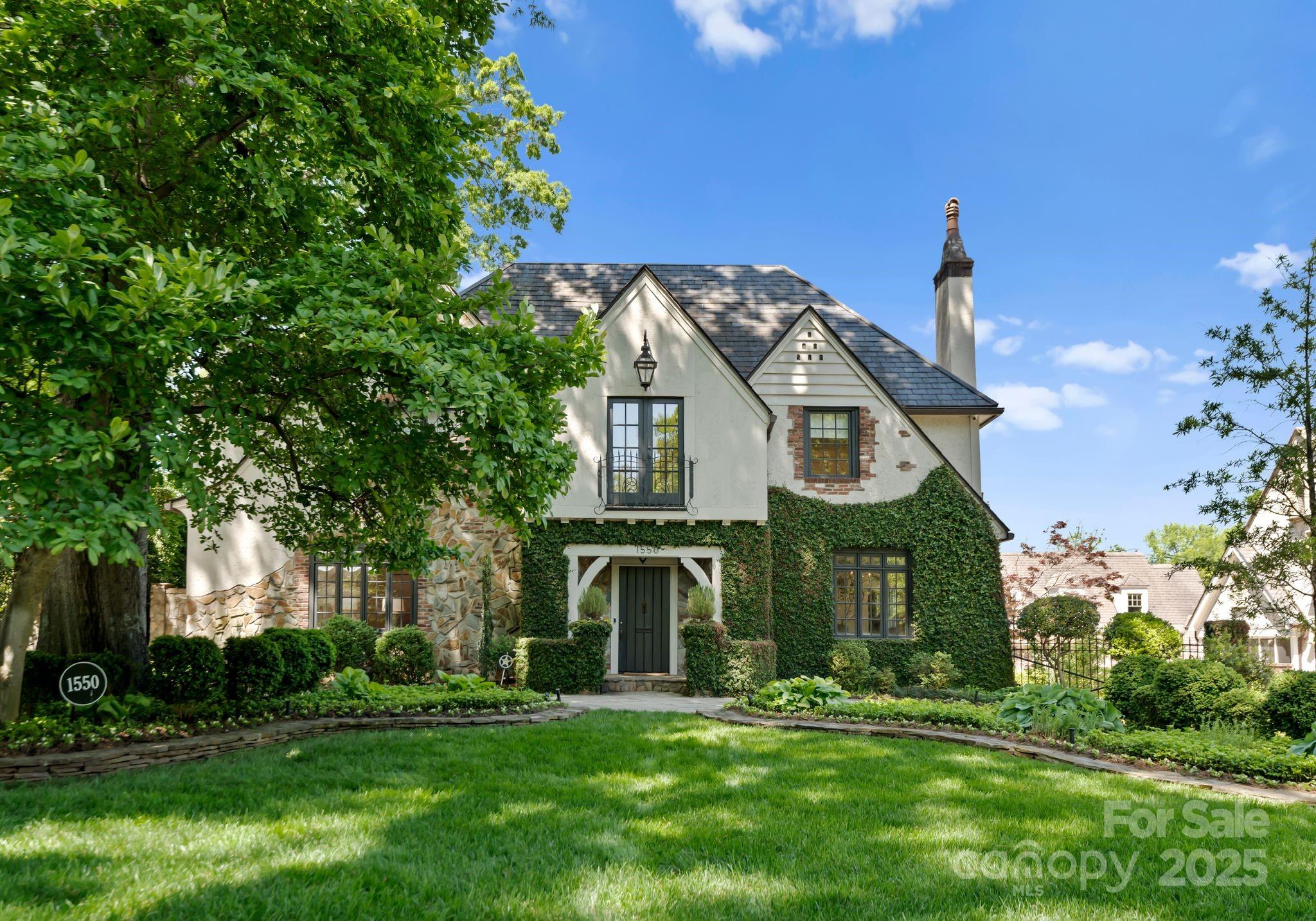 1550 Queens Road W