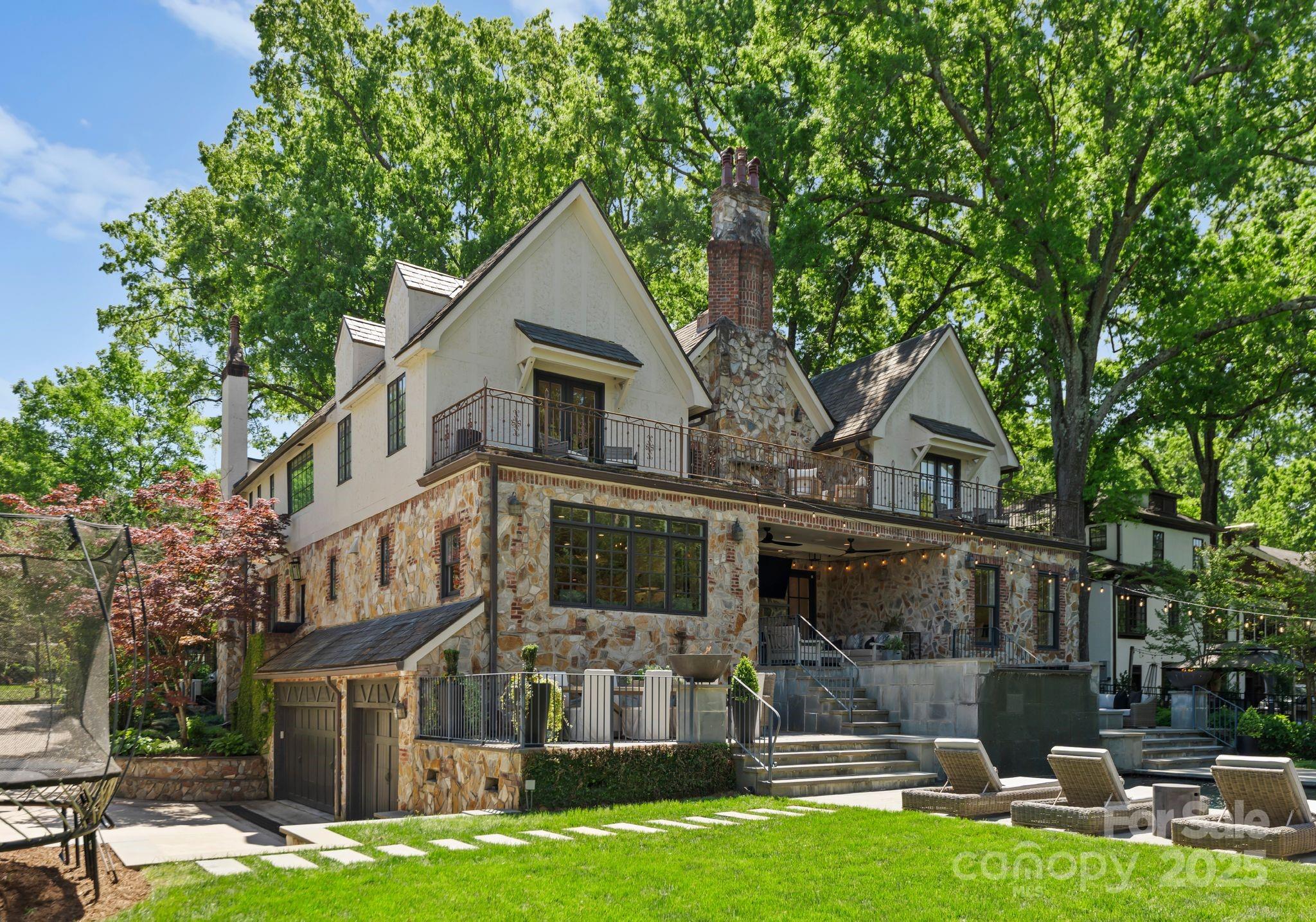 1550 Queens Road W