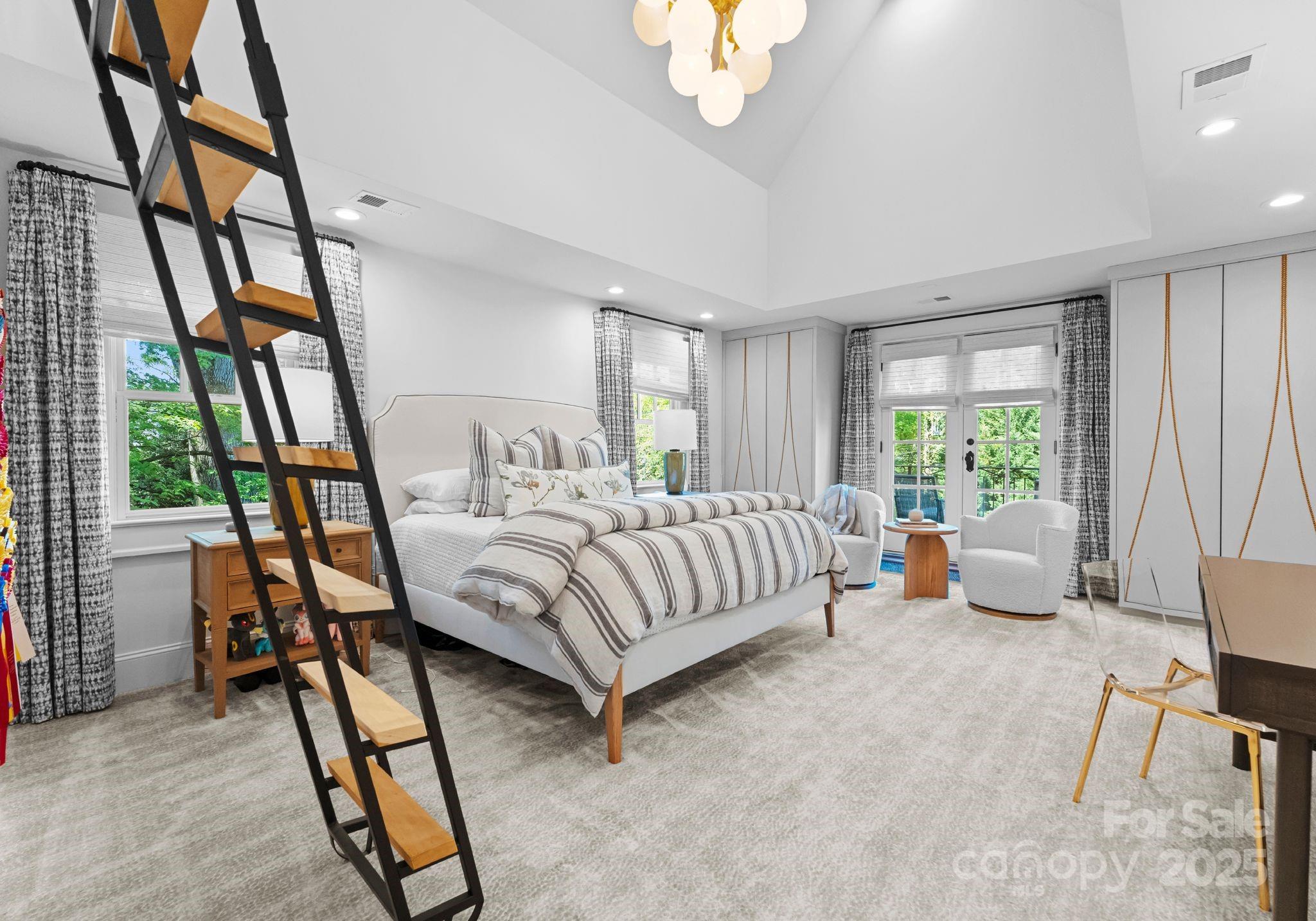 1550 Queens Road W