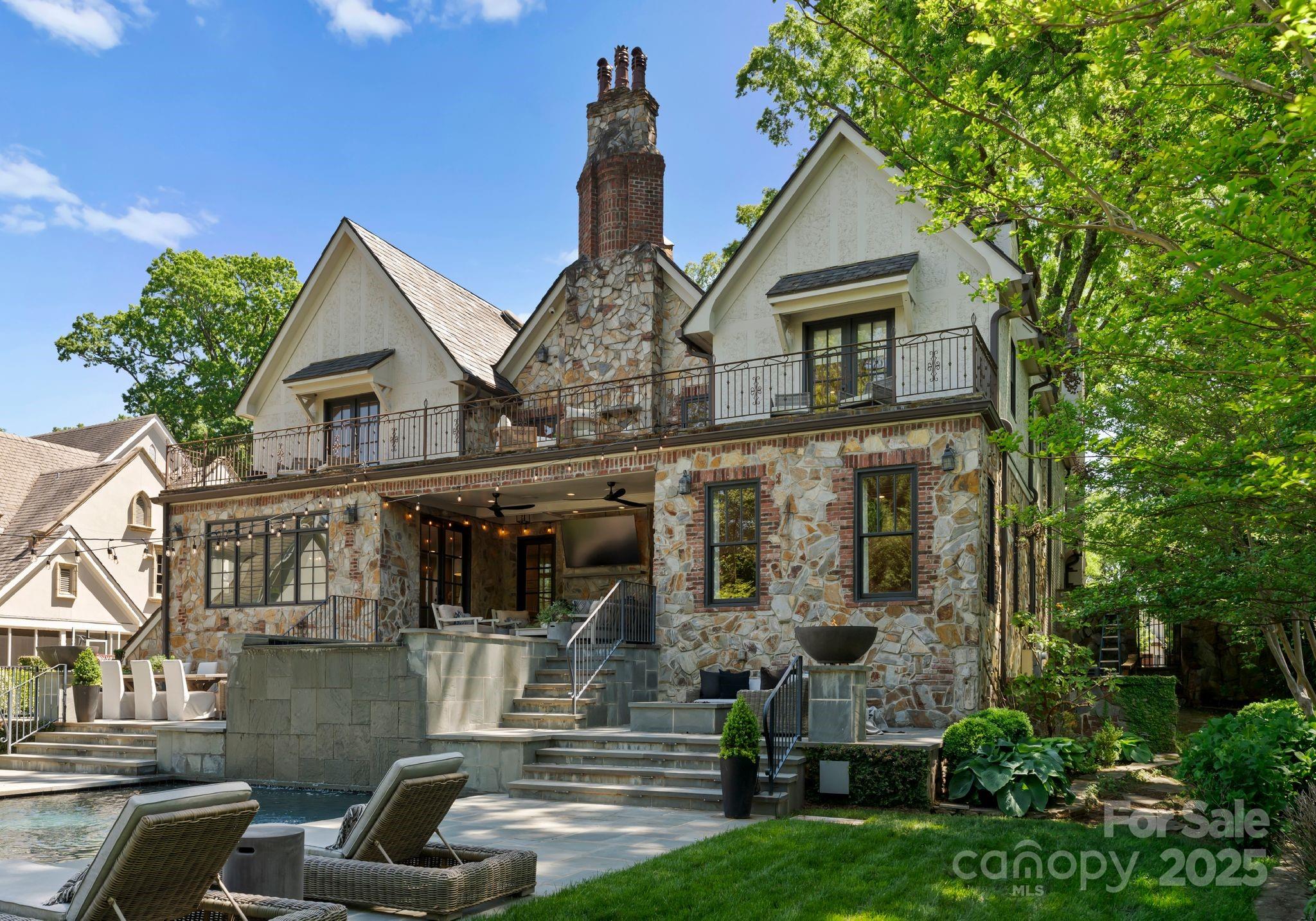 1550 Queens Road W