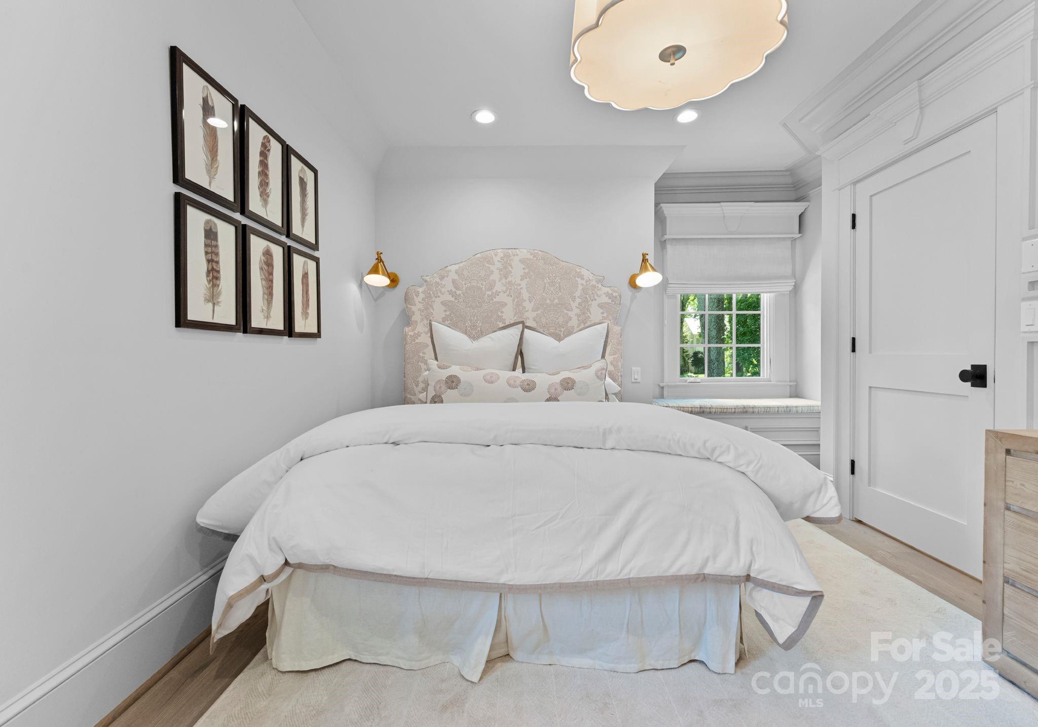 1550 Queens Road W