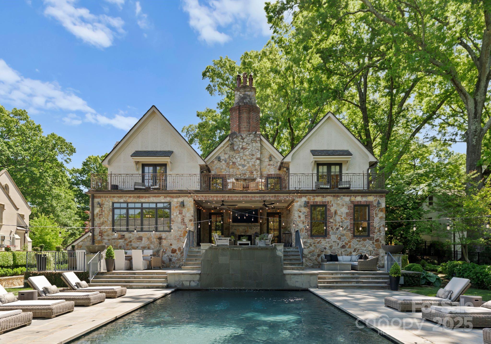1550 Queens Road W