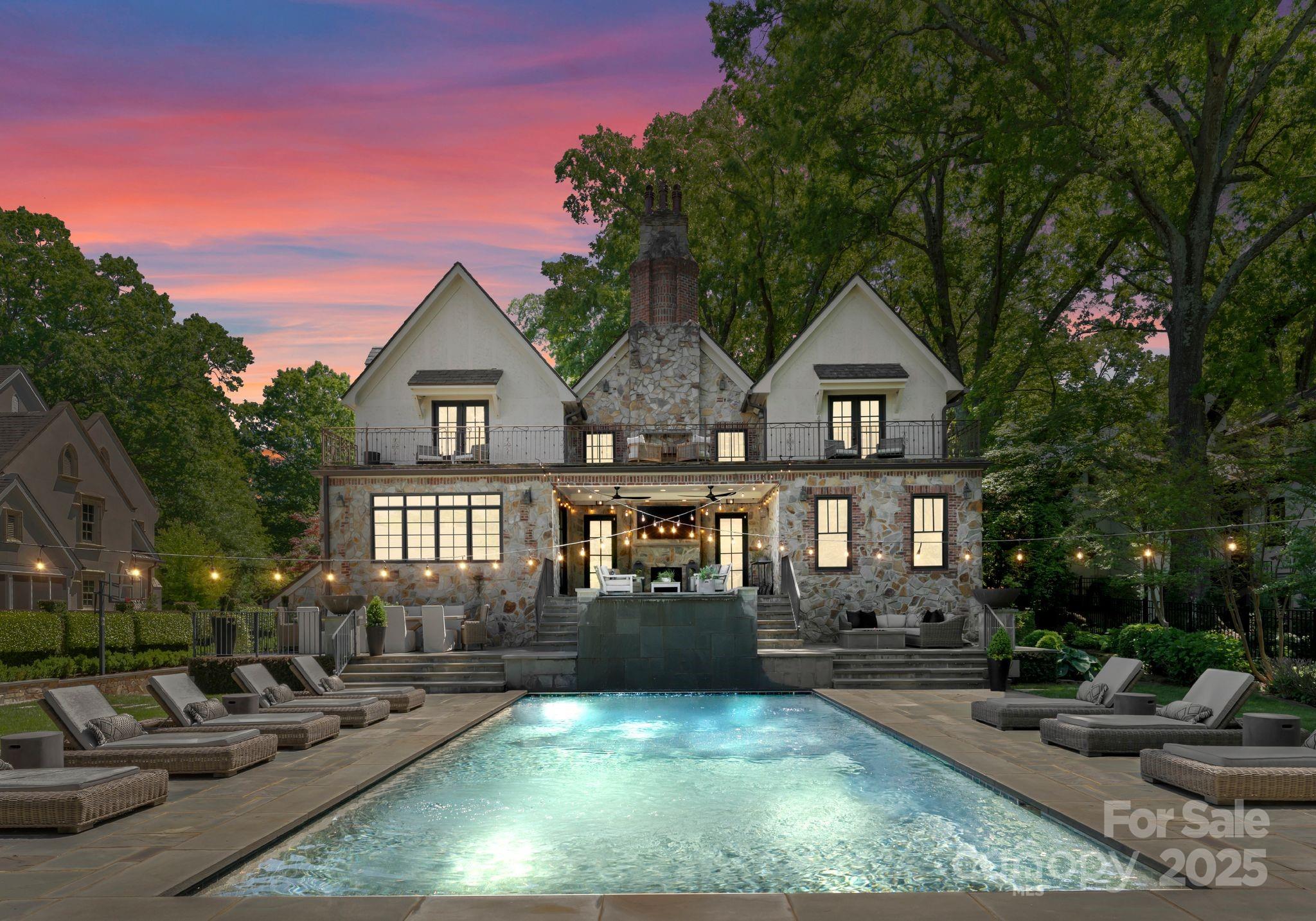 1550 Queens Road W