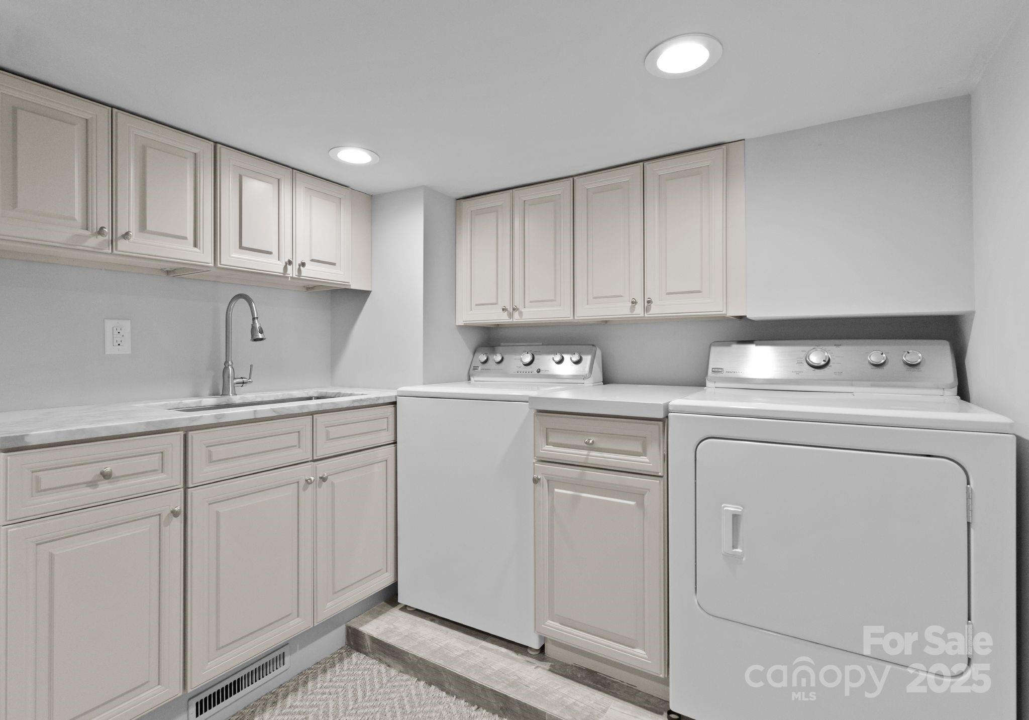 1550 Queens Road W