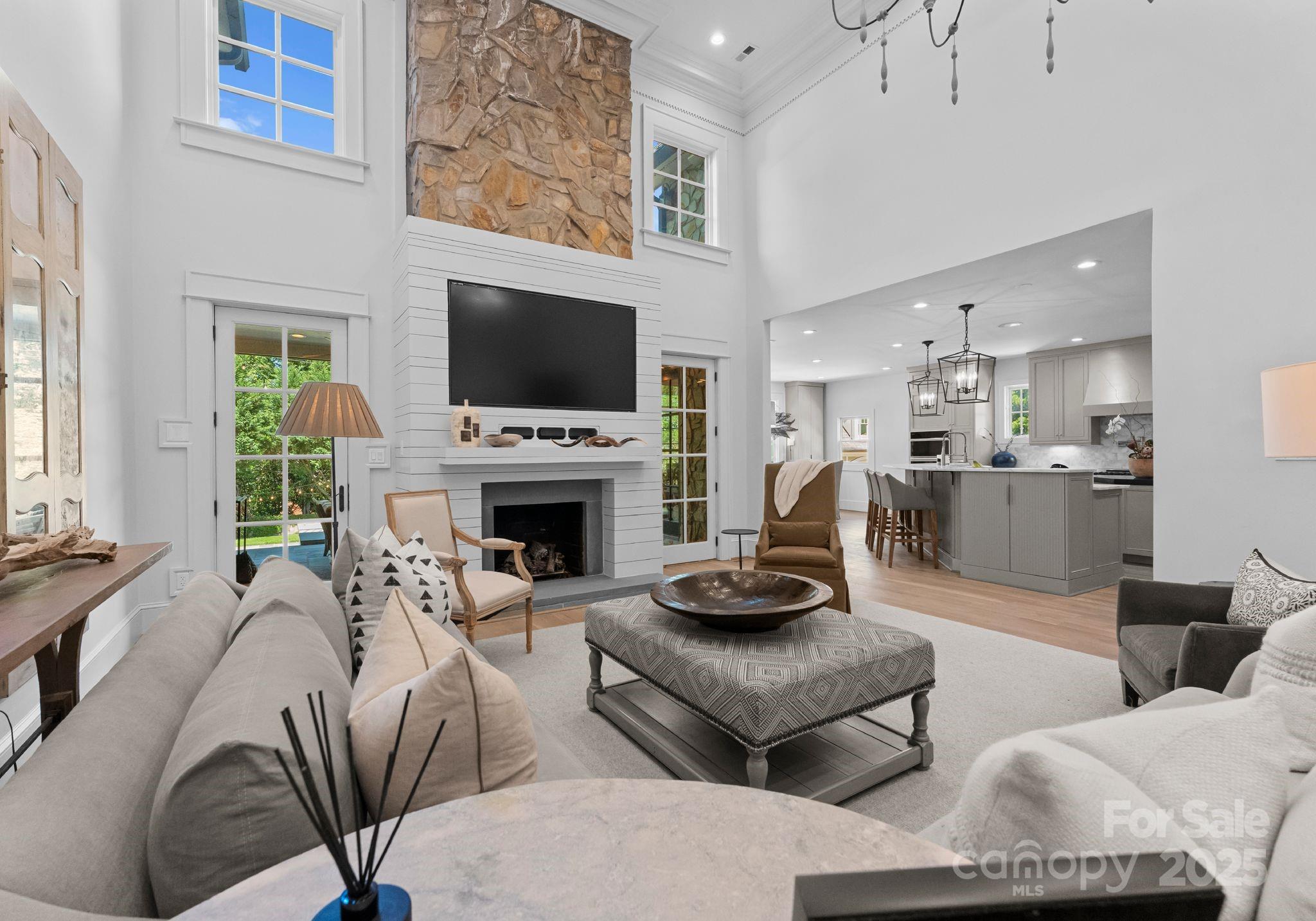 1550 Queens Road W