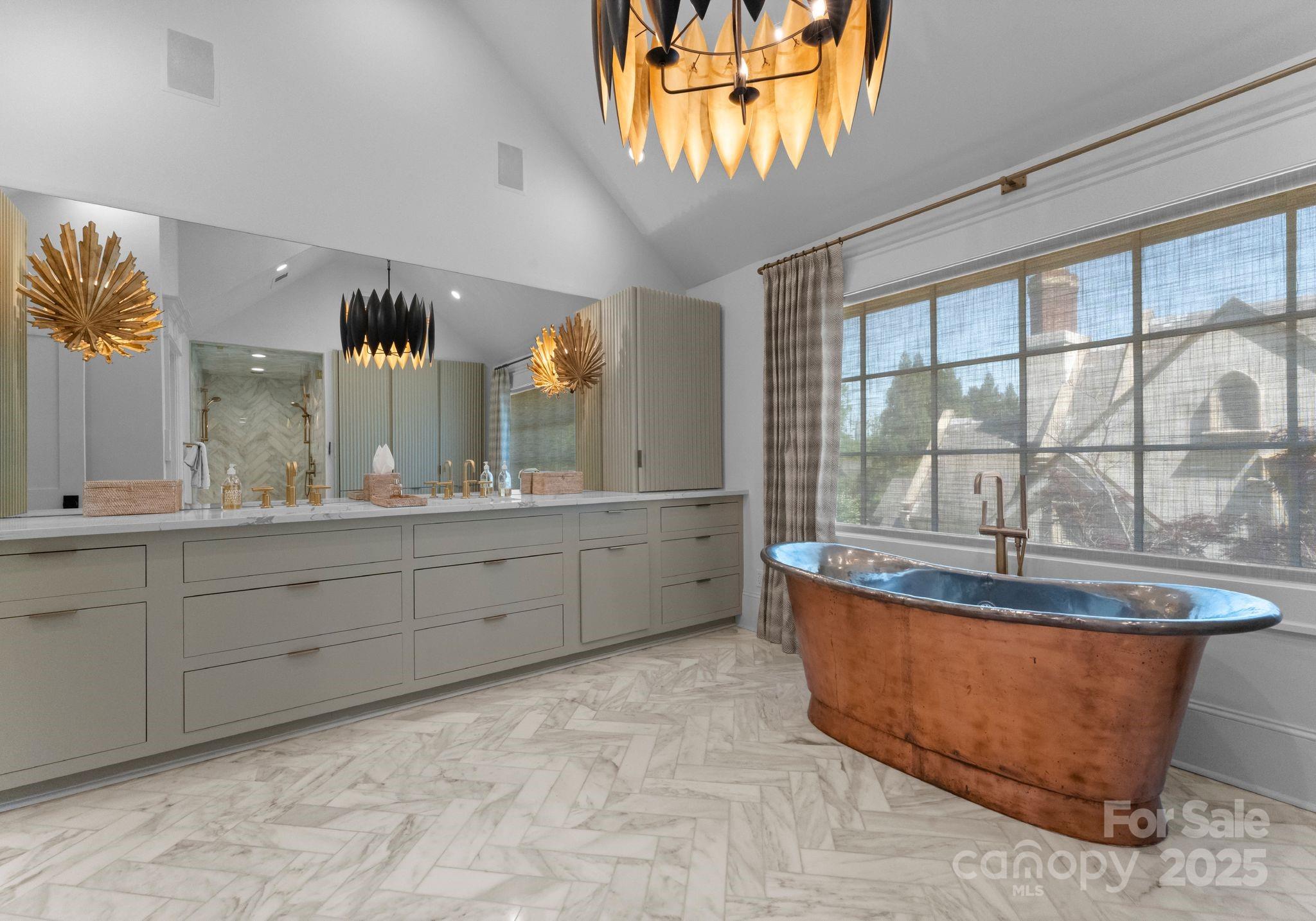 1550 Queens Road W