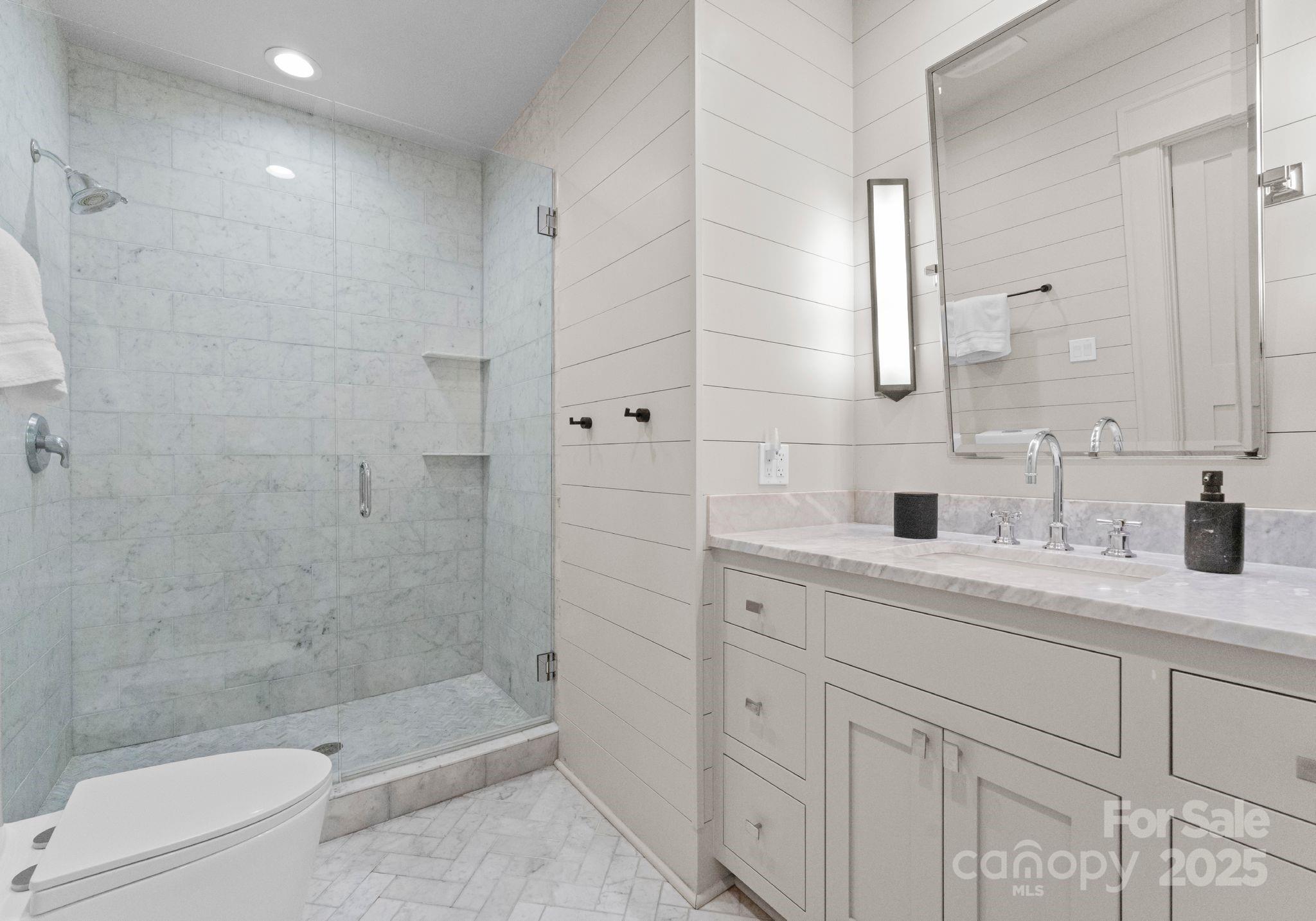 1550 Queens Road W
