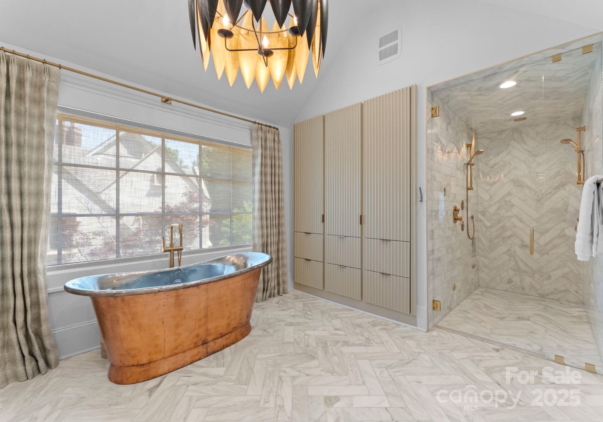 1550 Queens Road W