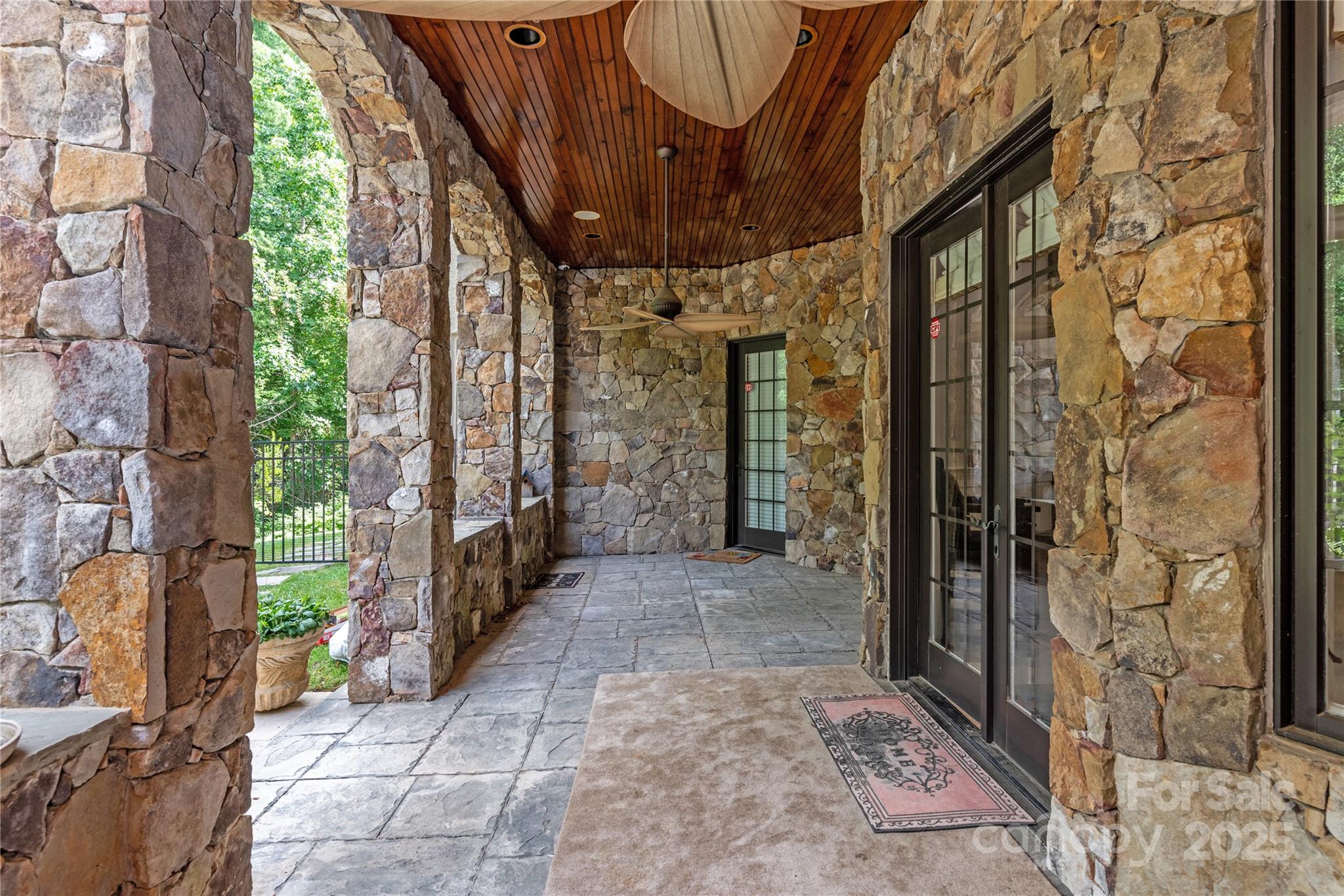 1032 Seminole Drive