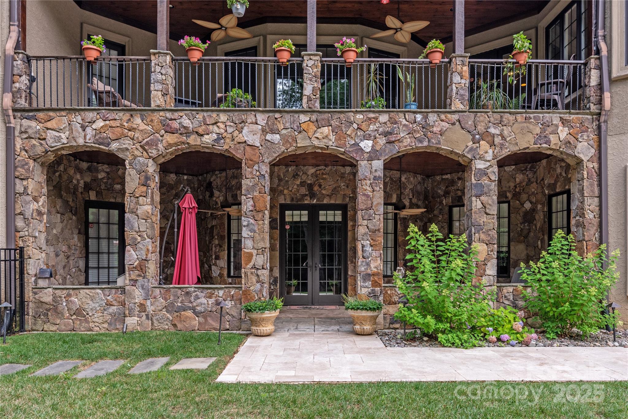 1032 Seminole Drive