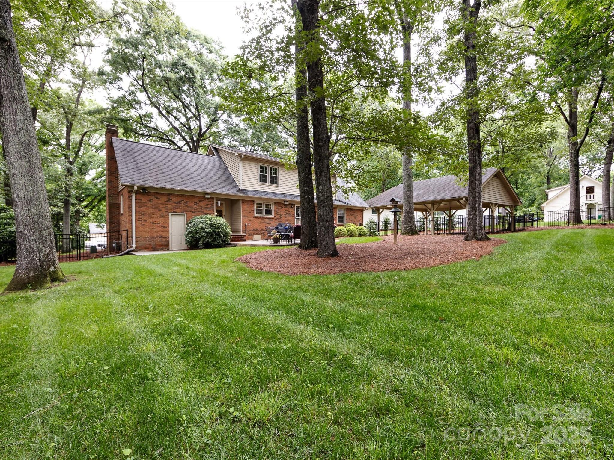 6941 Queensberry Drive