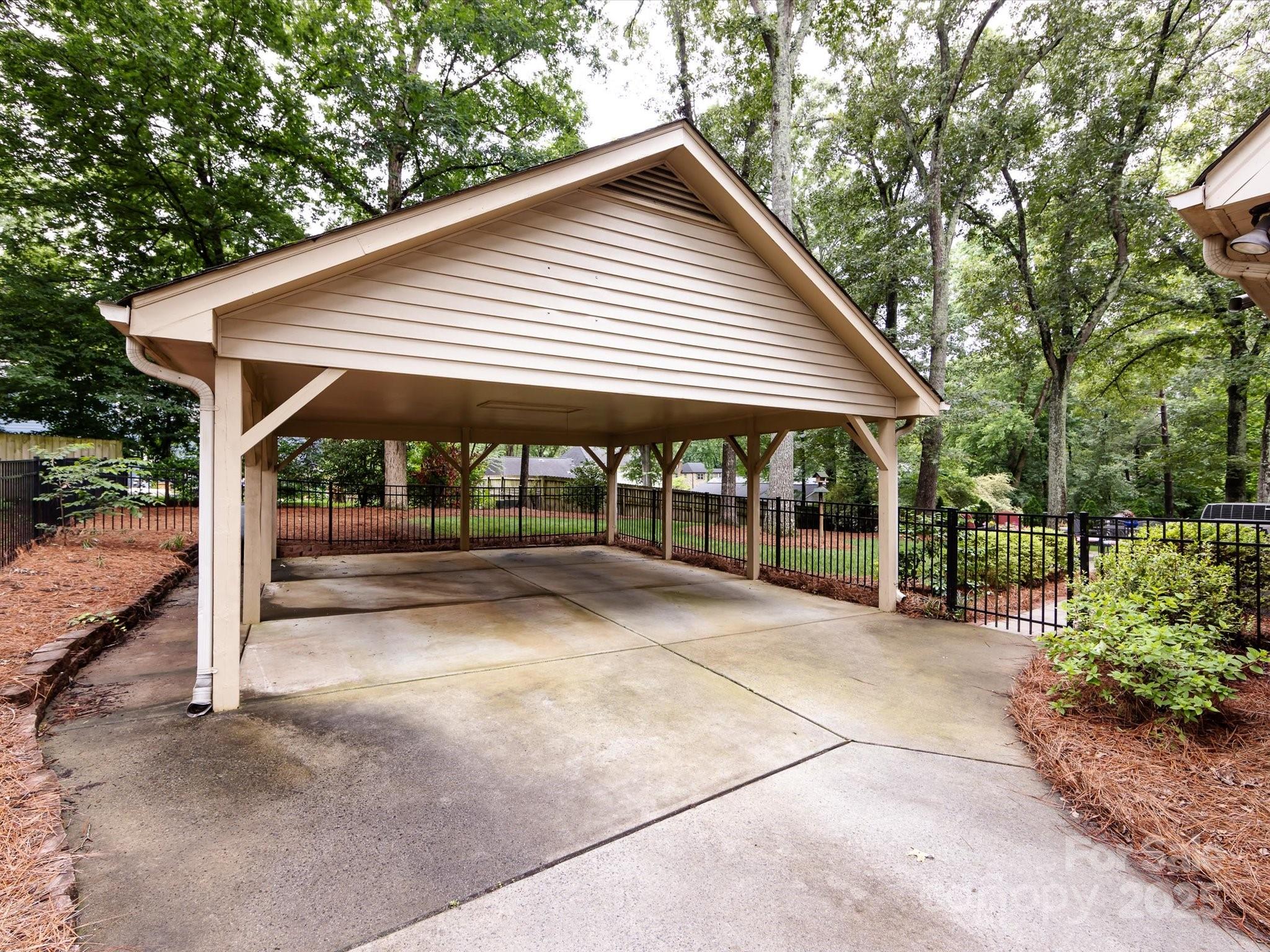 6941 Queensberry Drive