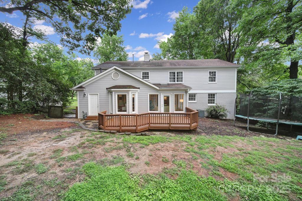 3800 Lovett Circle