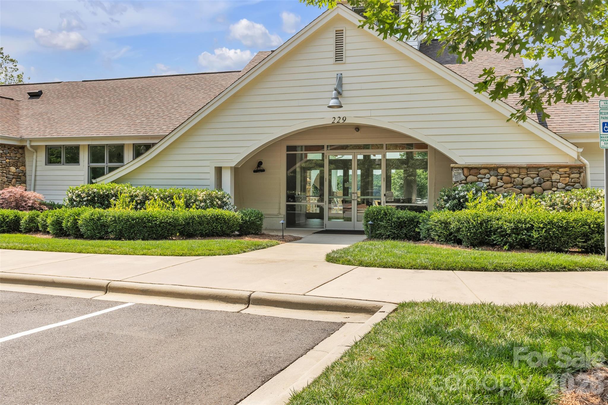 513 Meadow Ridge Drive