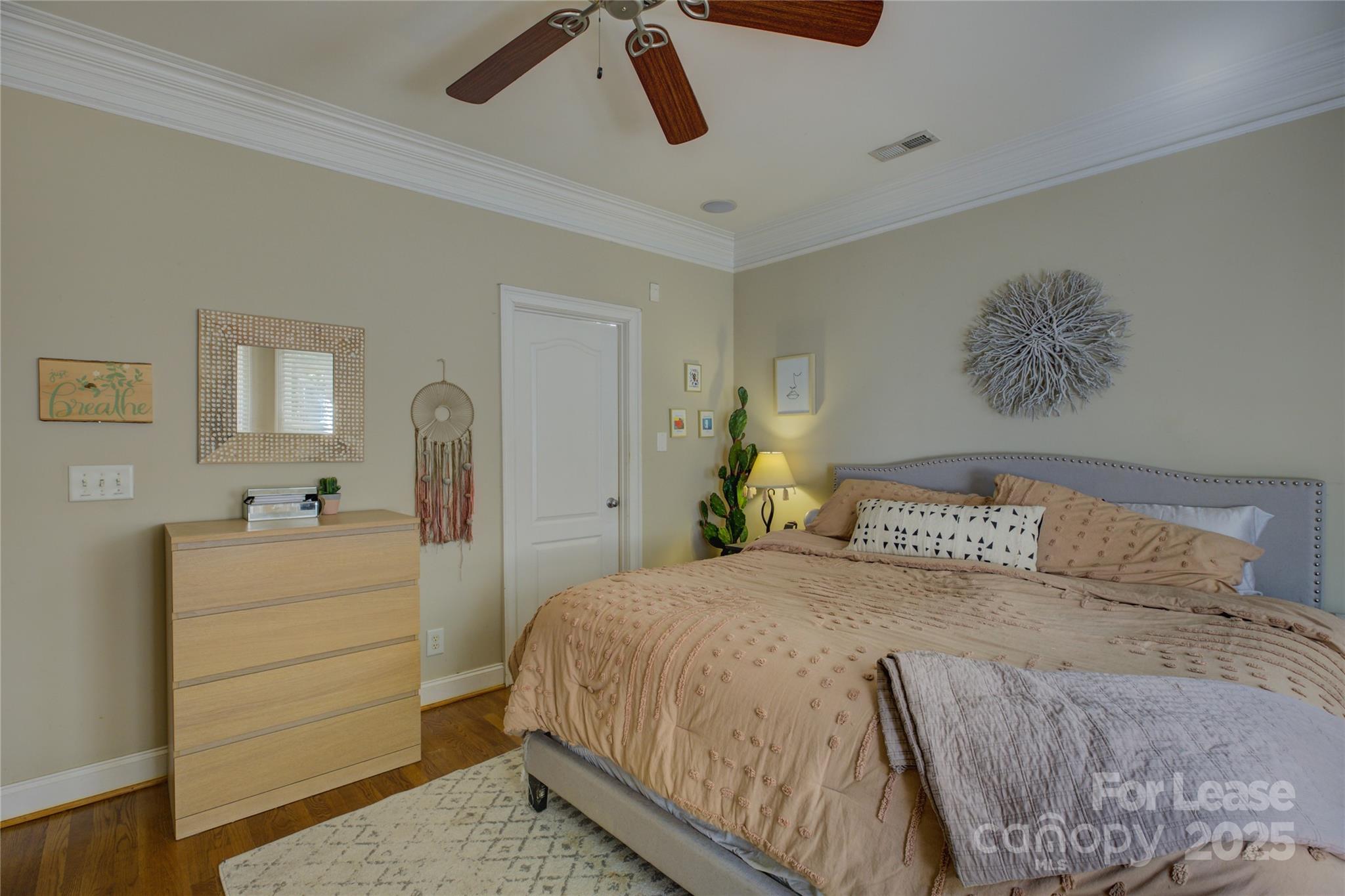909 Woodruff Place