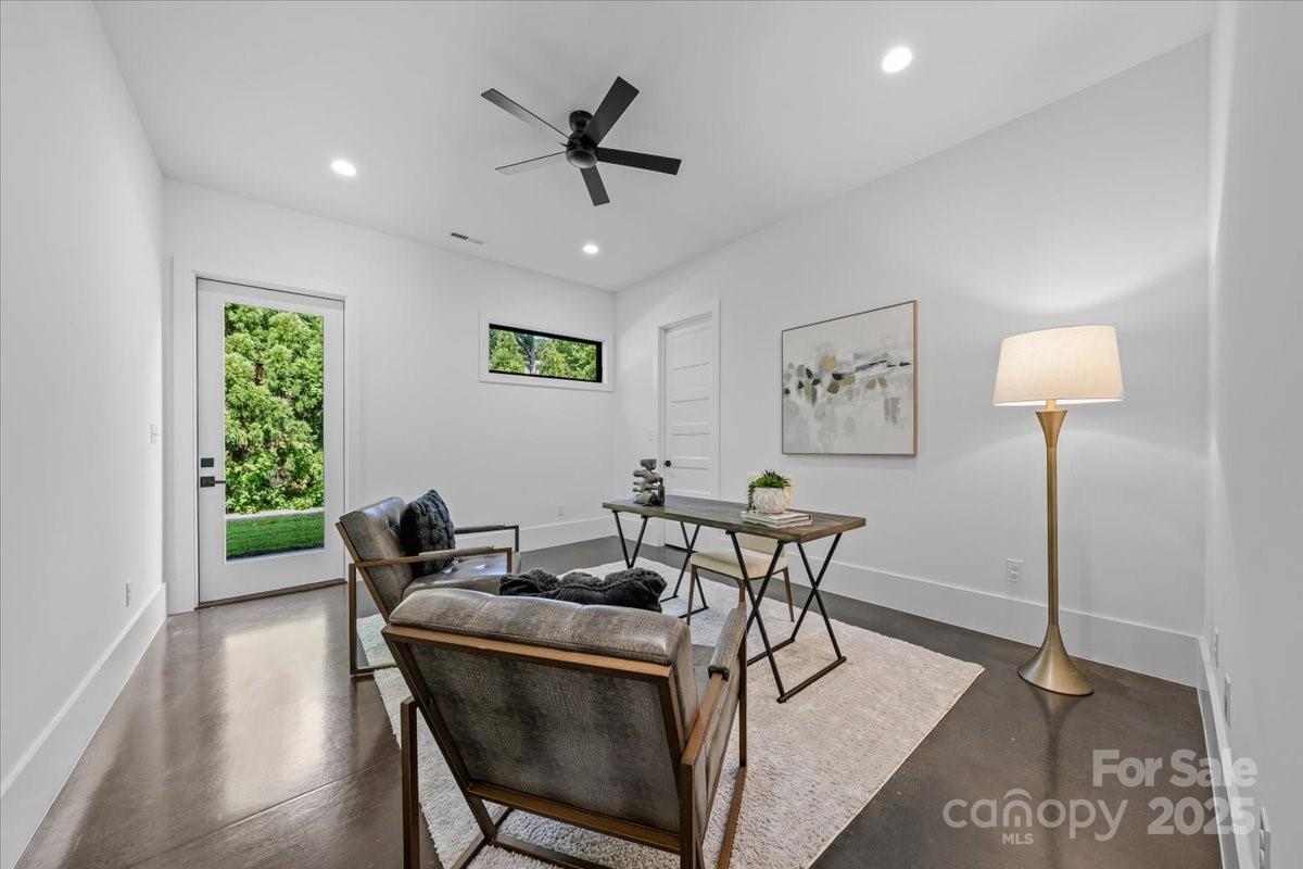 3304 Mar Vista Circle