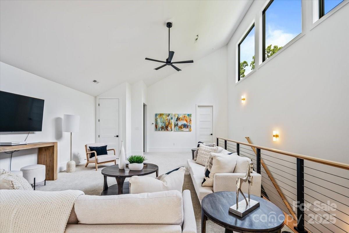 3304 Mar Vista Circle