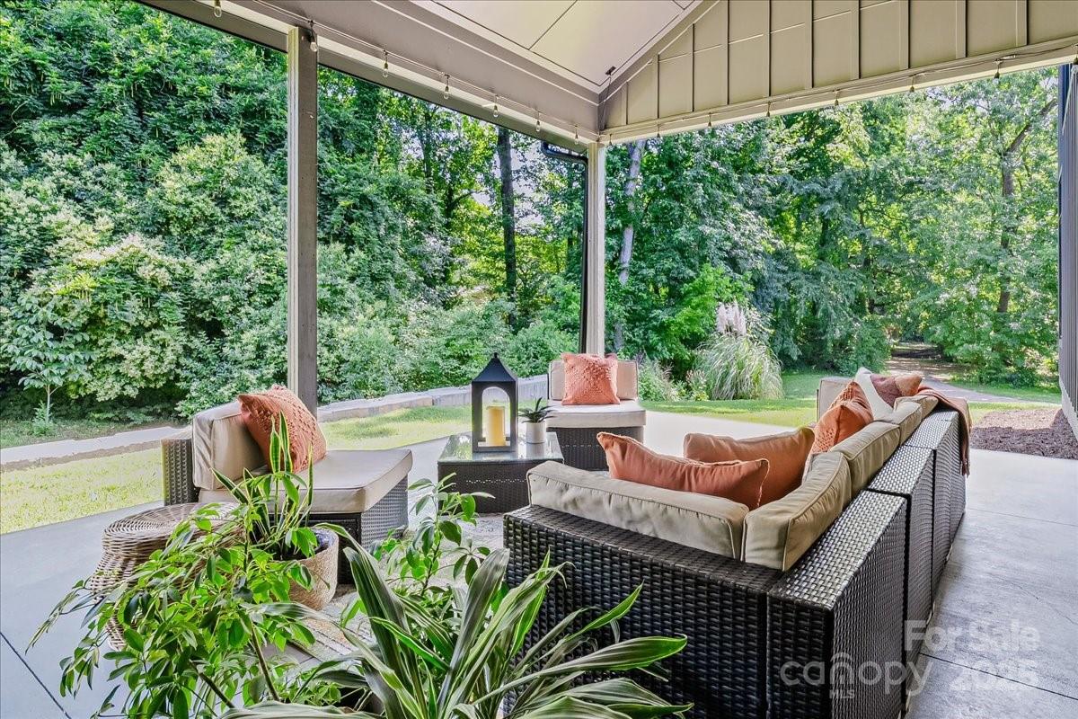 3304 Mar Vista Circle