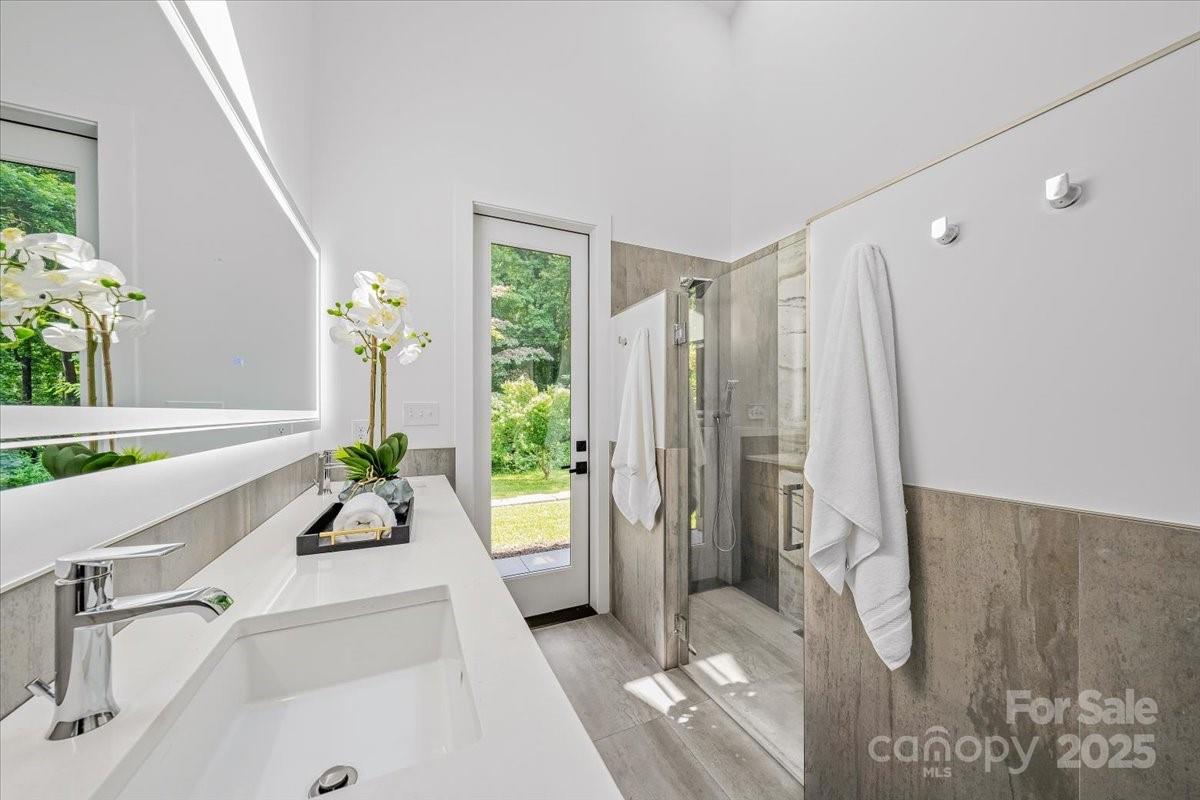 3304 Mar Vista Circle