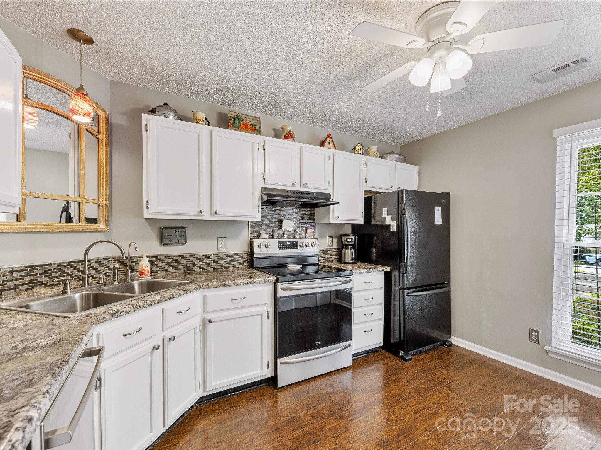 13600 Seastone Lane