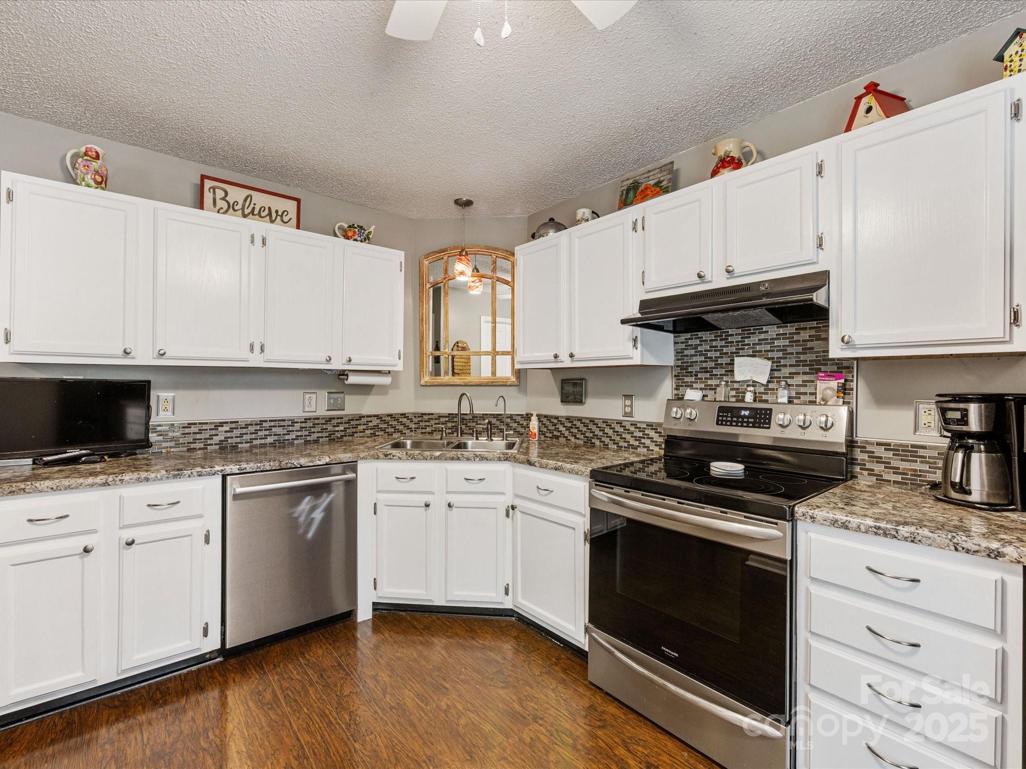 13600 Seastone Lane