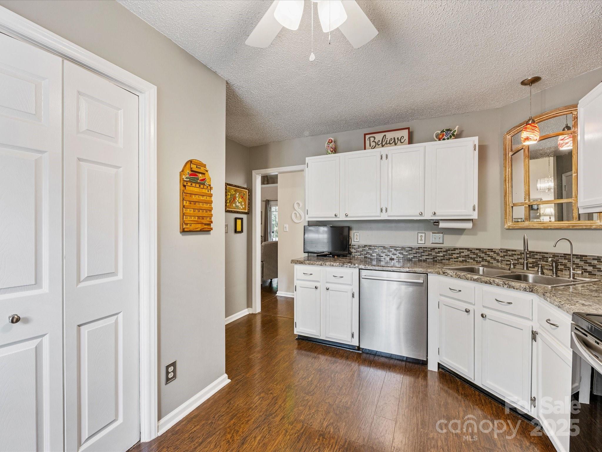 13600 Seastone Lane