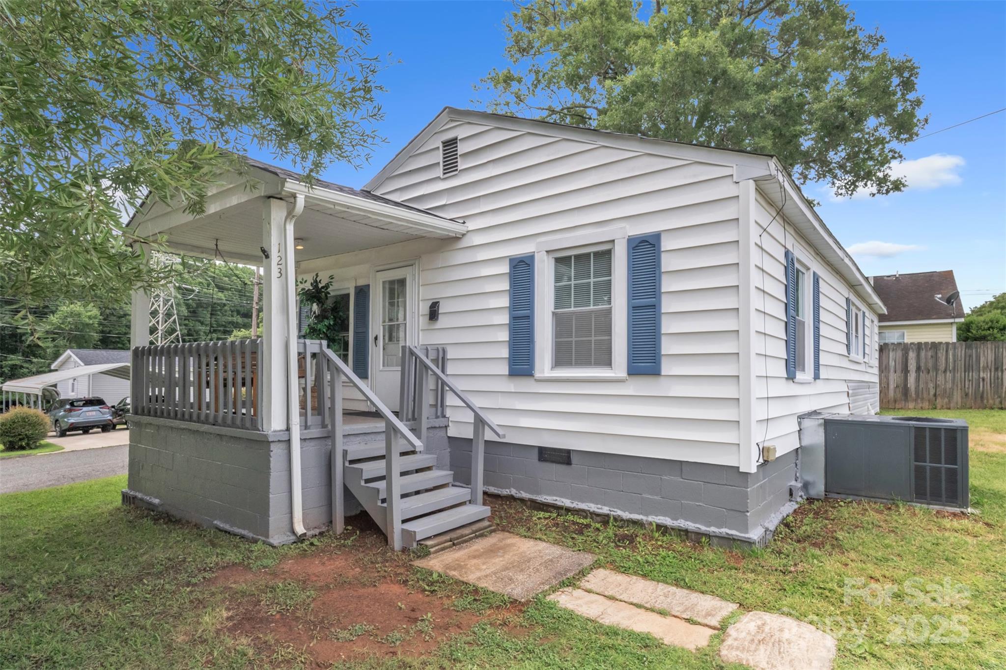 123 E Farmview Street