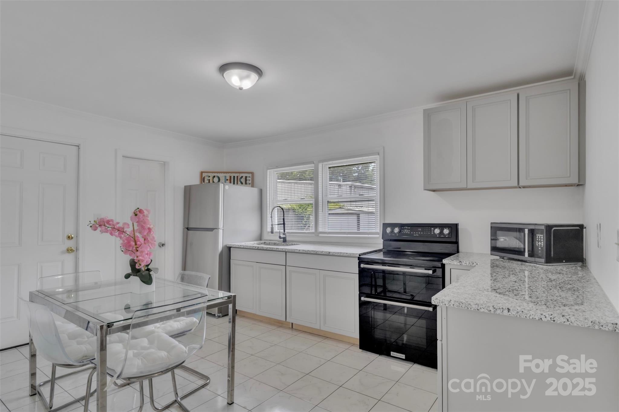 123 E Farmview Street