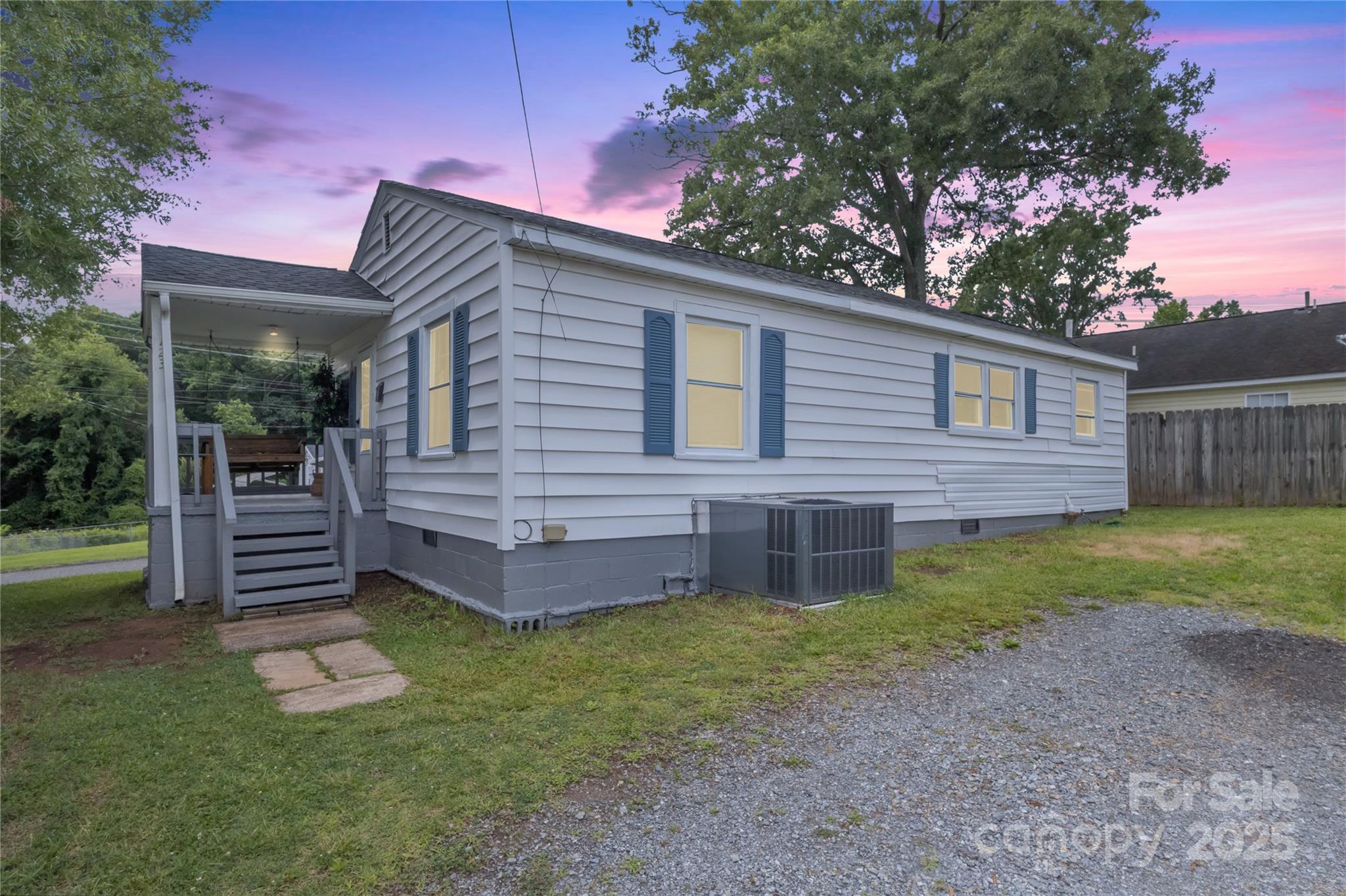 123 E Farmview Street