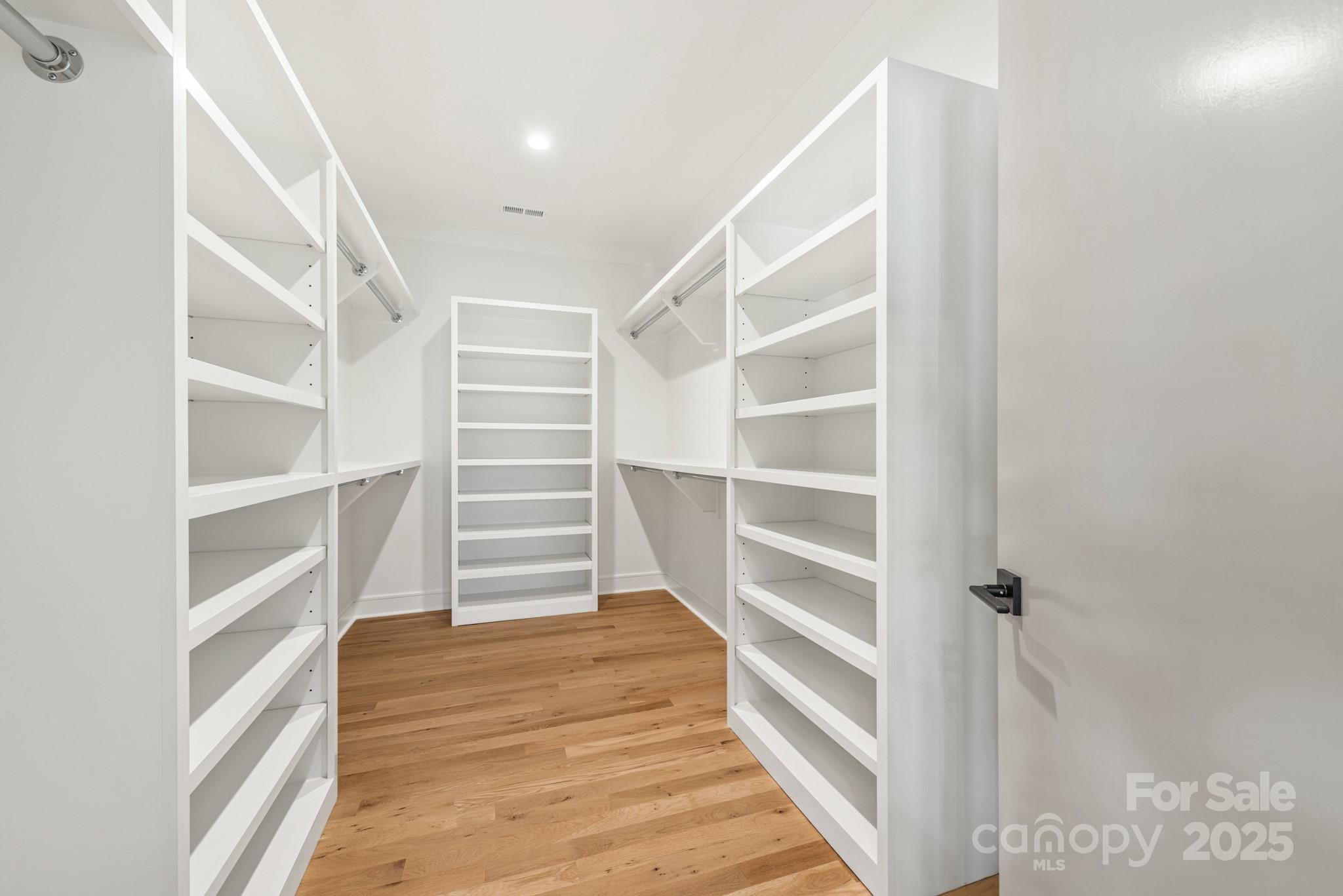 1830 Commodore Street