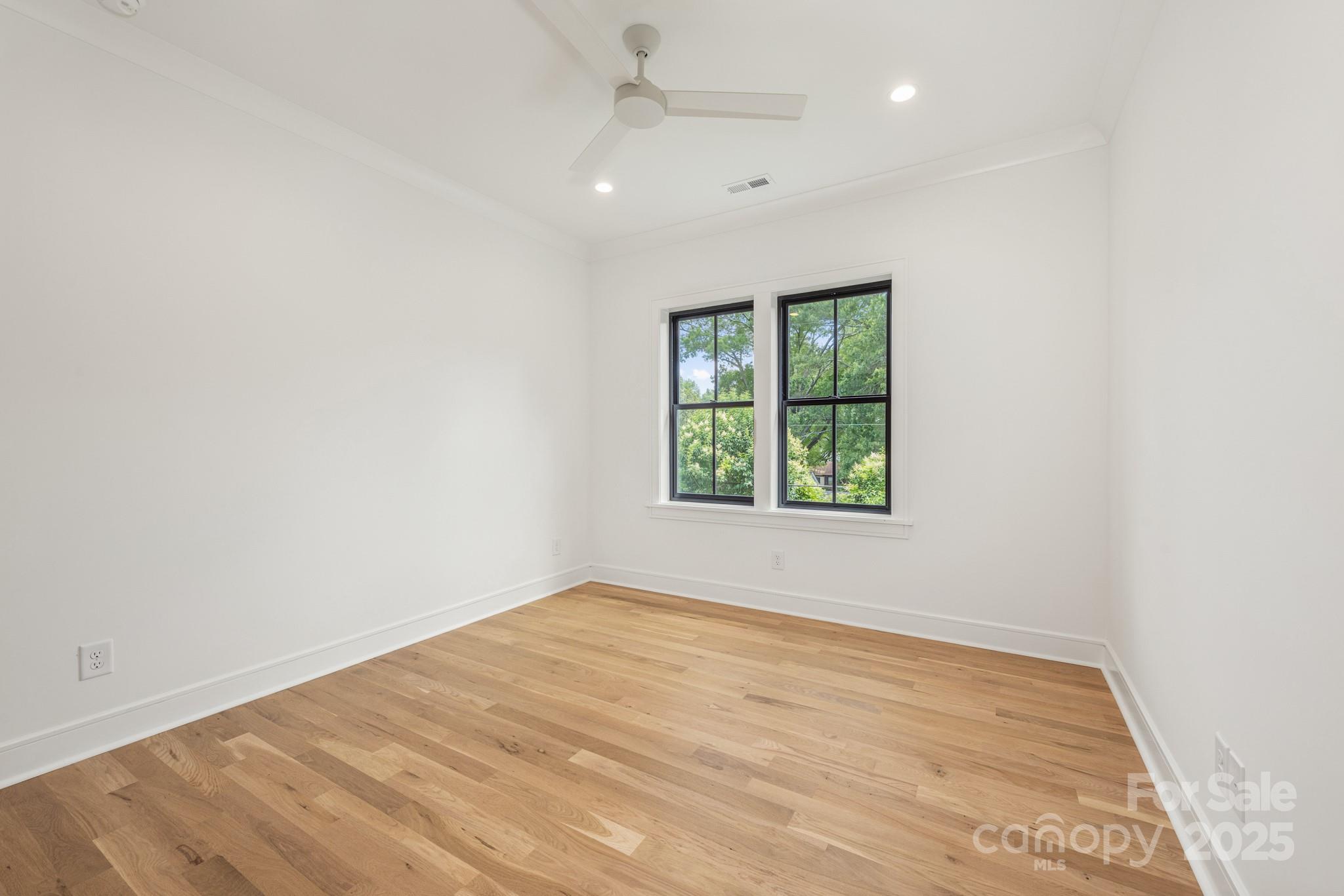 1830 Commodore Street