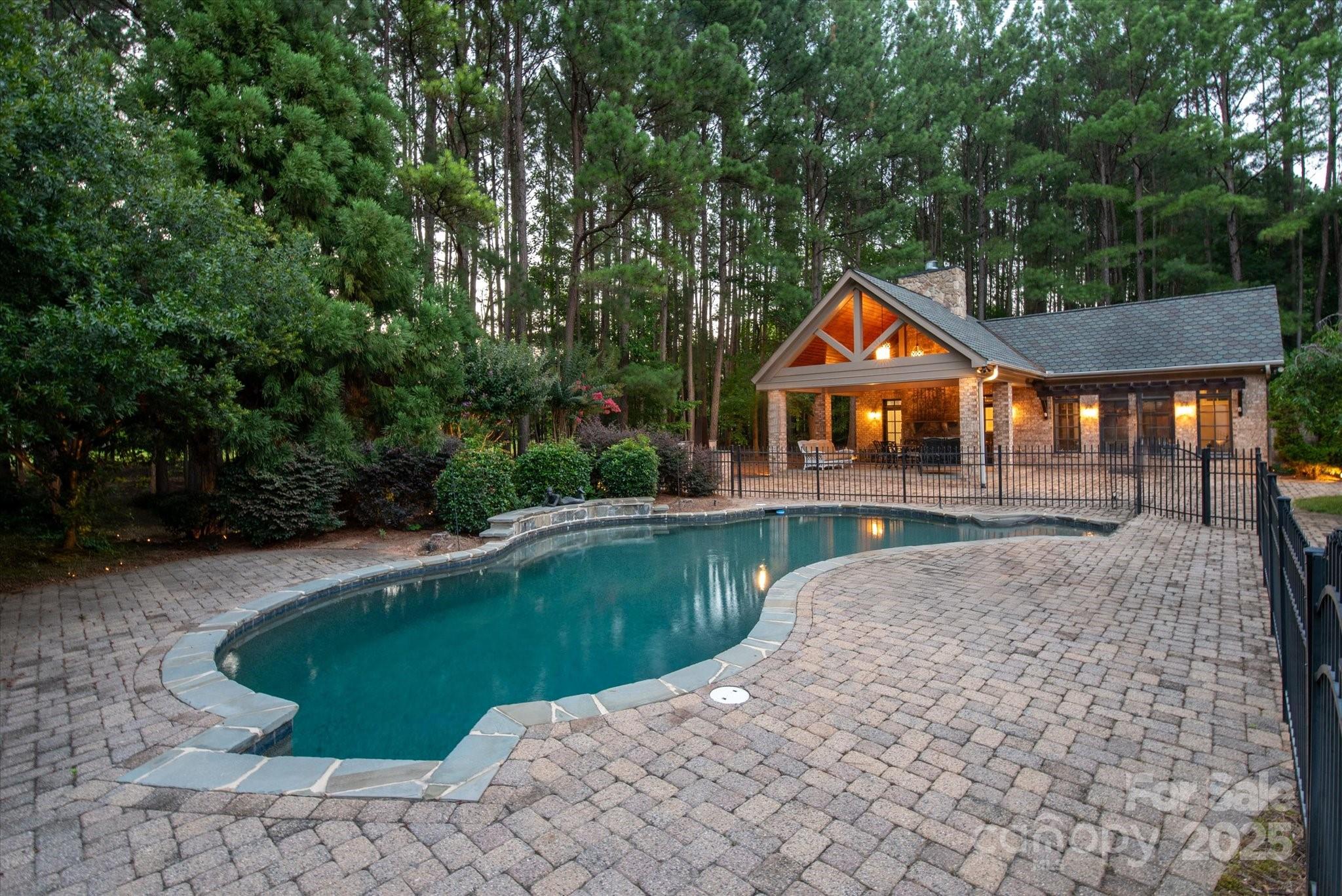 9110 Woodhall Lake Drive