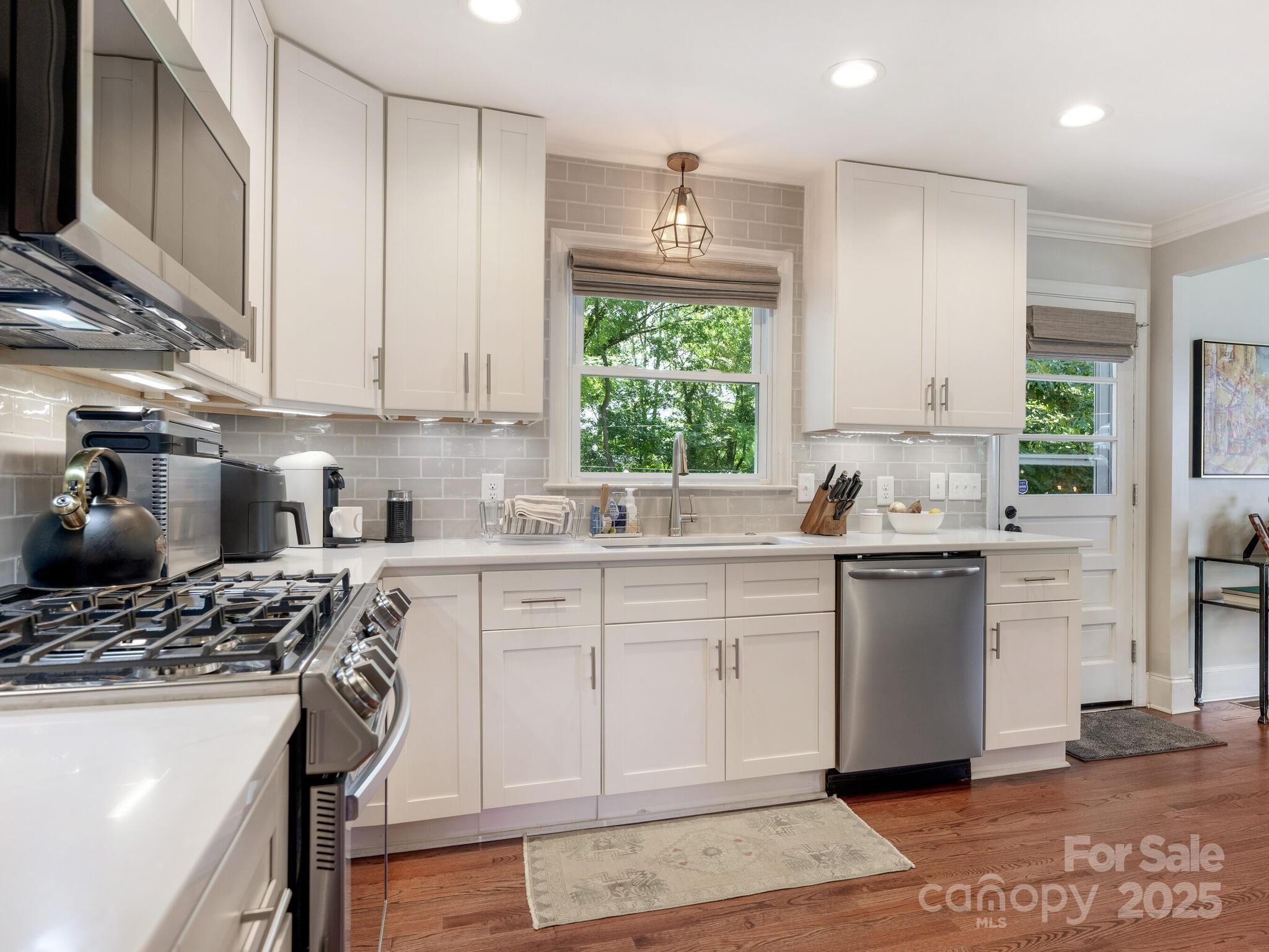 4618 Emory Lane