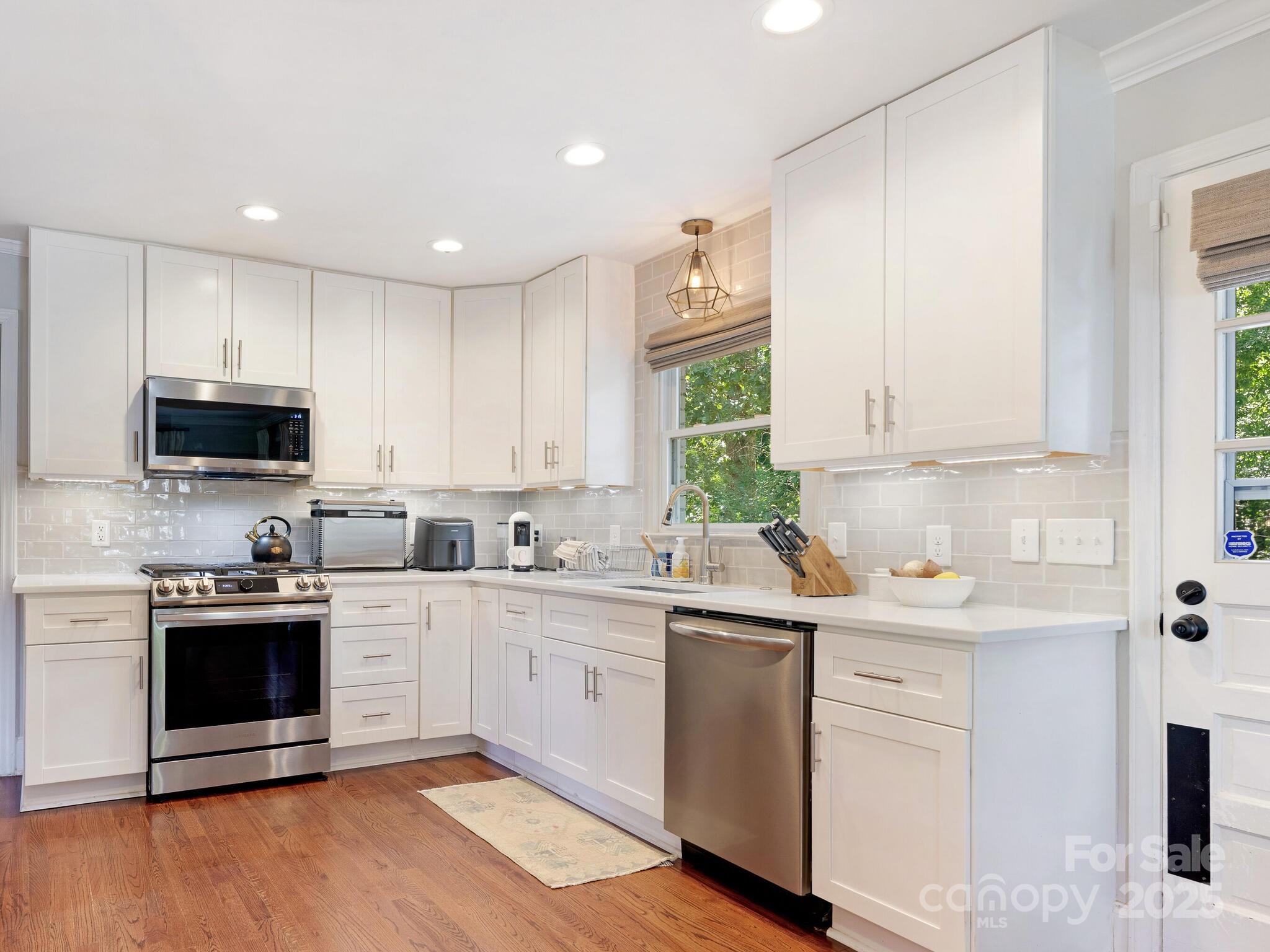 4618 Emory Lane