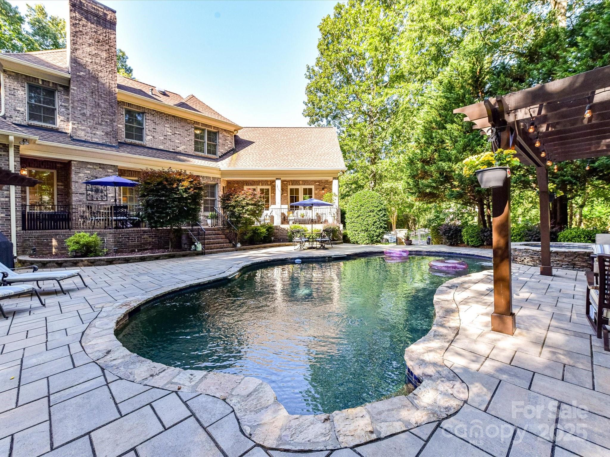 9000 Whirlaway Lane