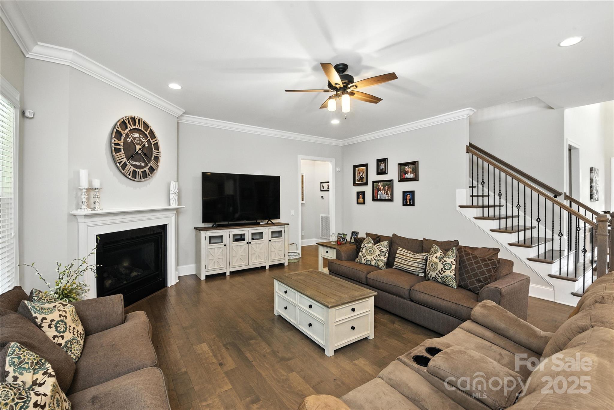 221 N Centurion Lane